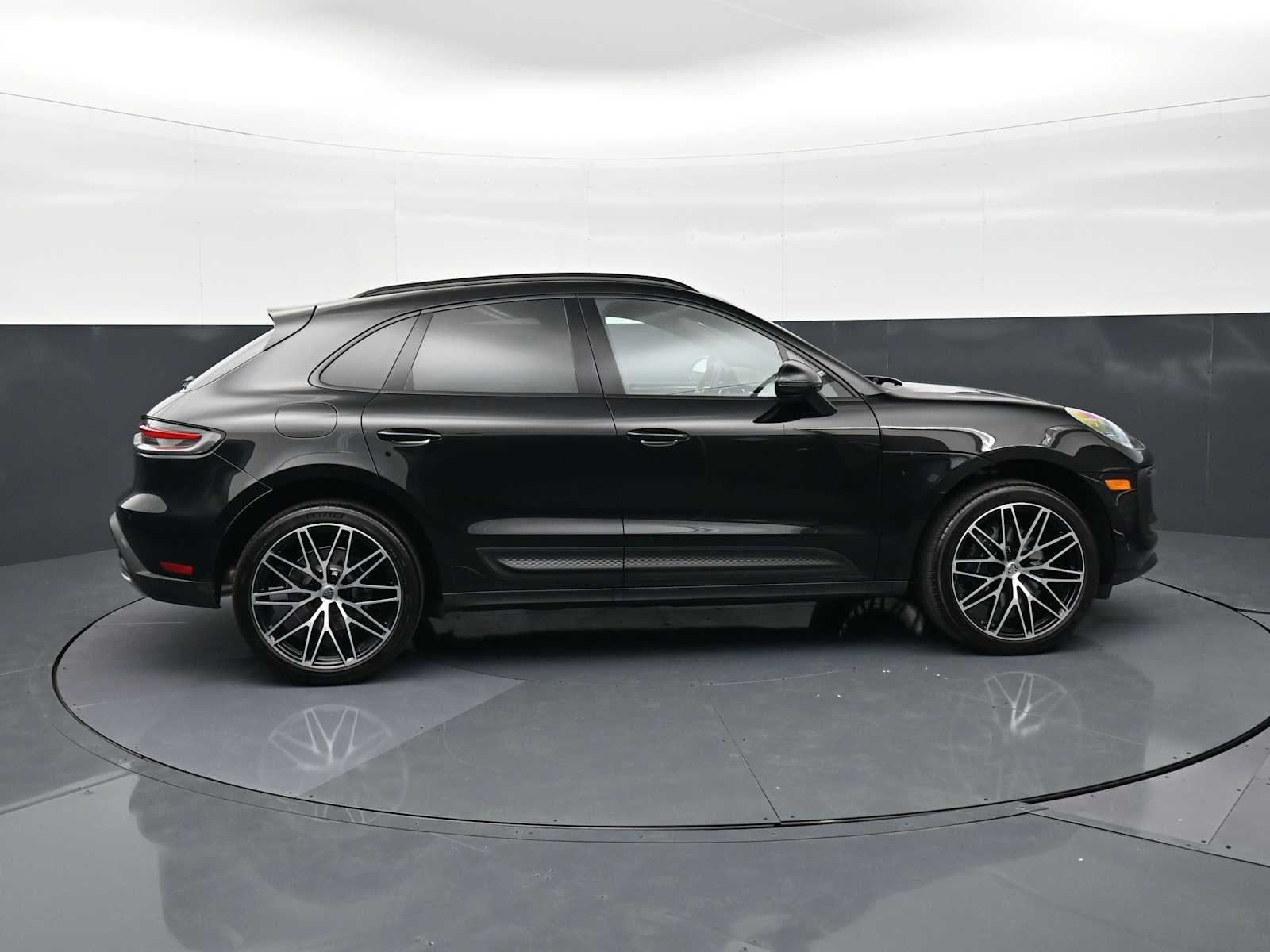 Thumbnail: 2025 Porsche Macan - 29