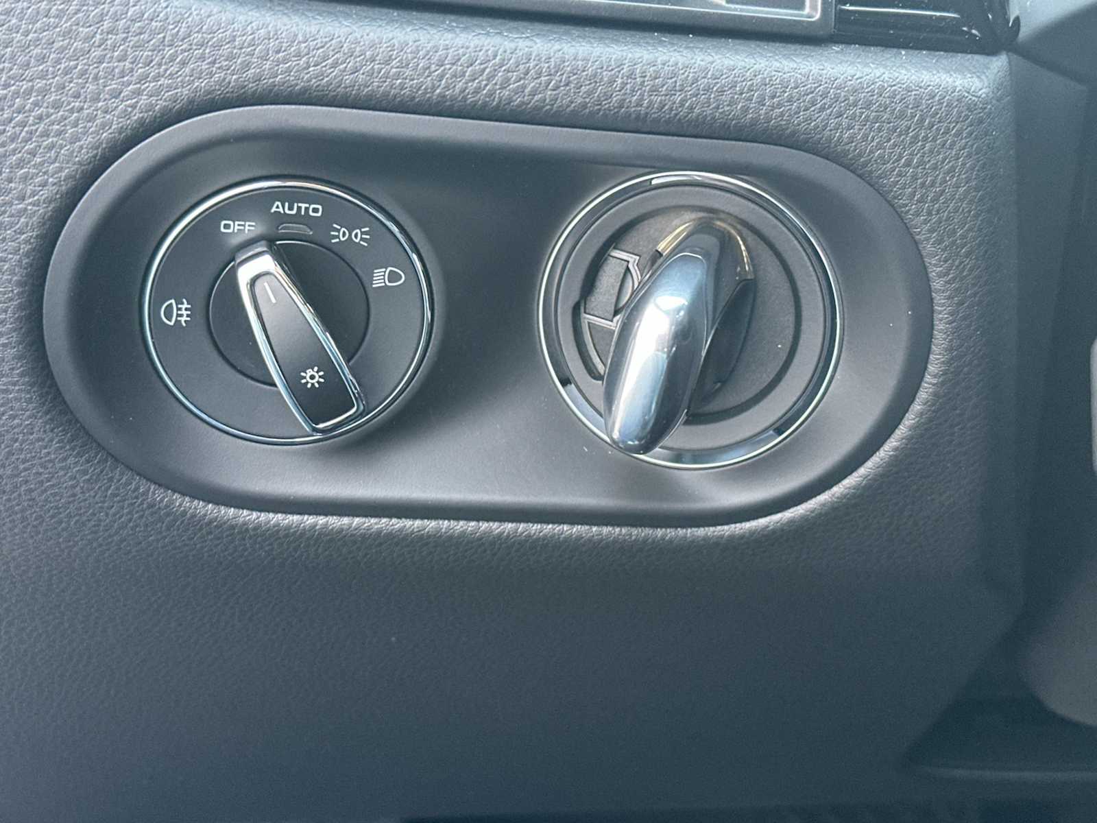 Thumbnail: 2026 Porsche Macan - 24