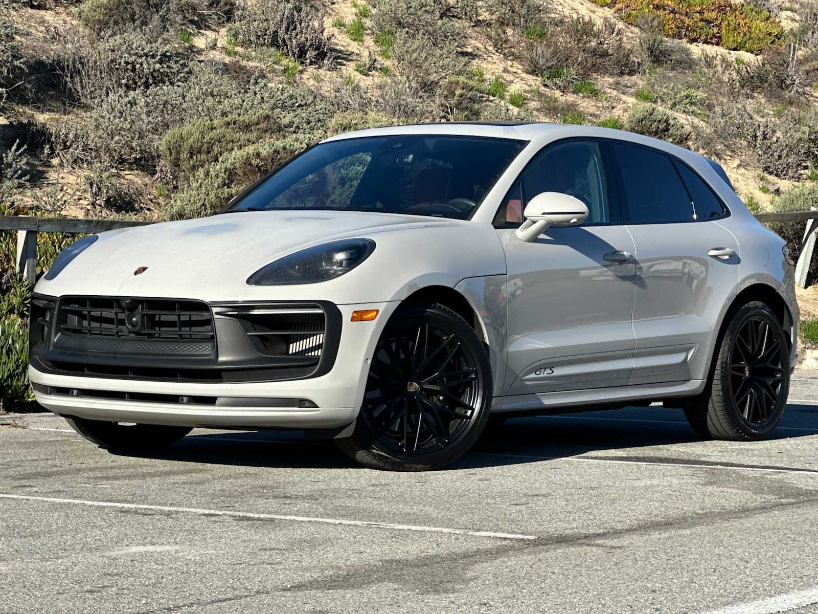 Thumbnail: 2025 Porsche Macan - 1
