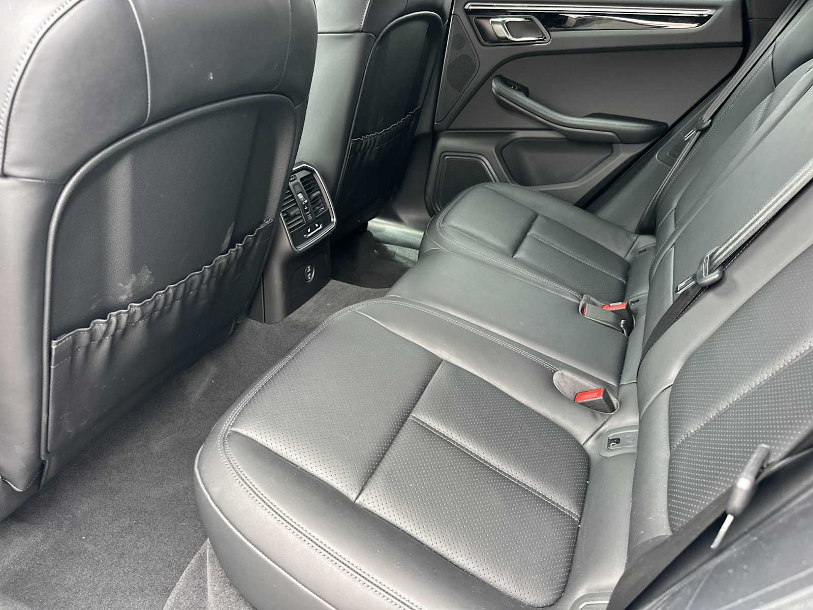 Thumbnail: 2025 Porsche Macan - 14