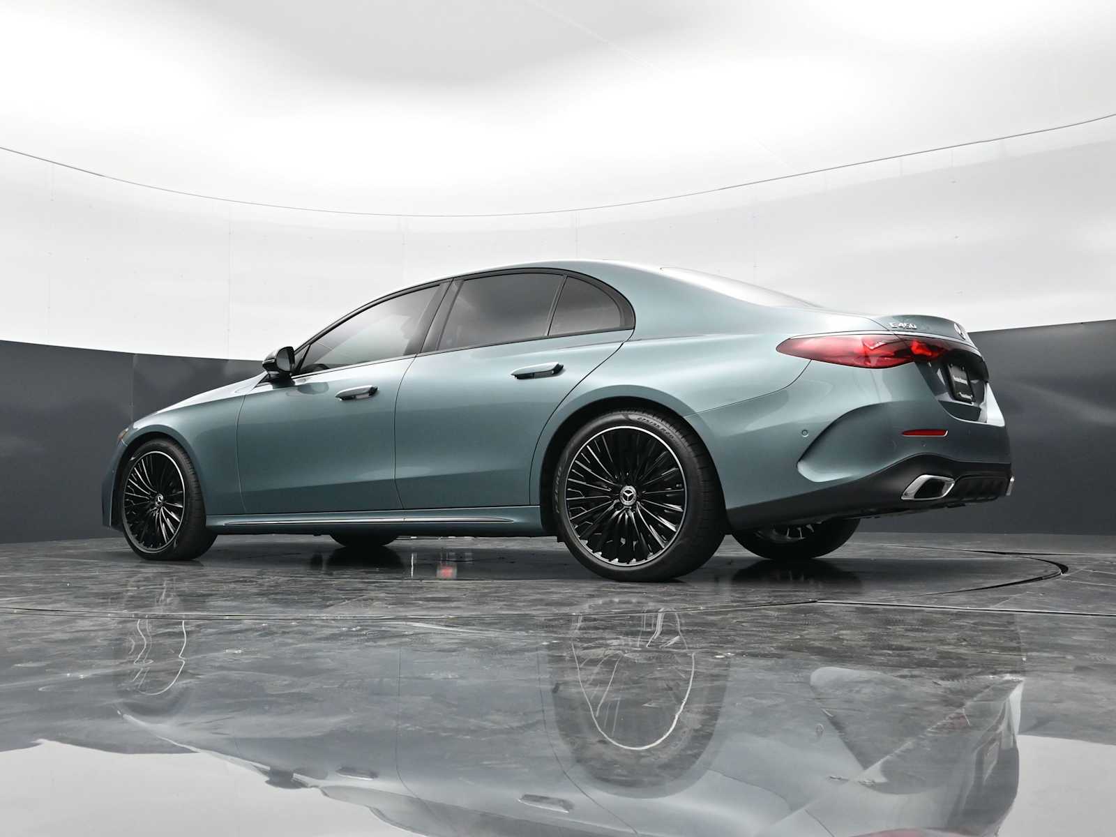 Thumbnail: 2025 Mercedes-Benz E-Class - 42