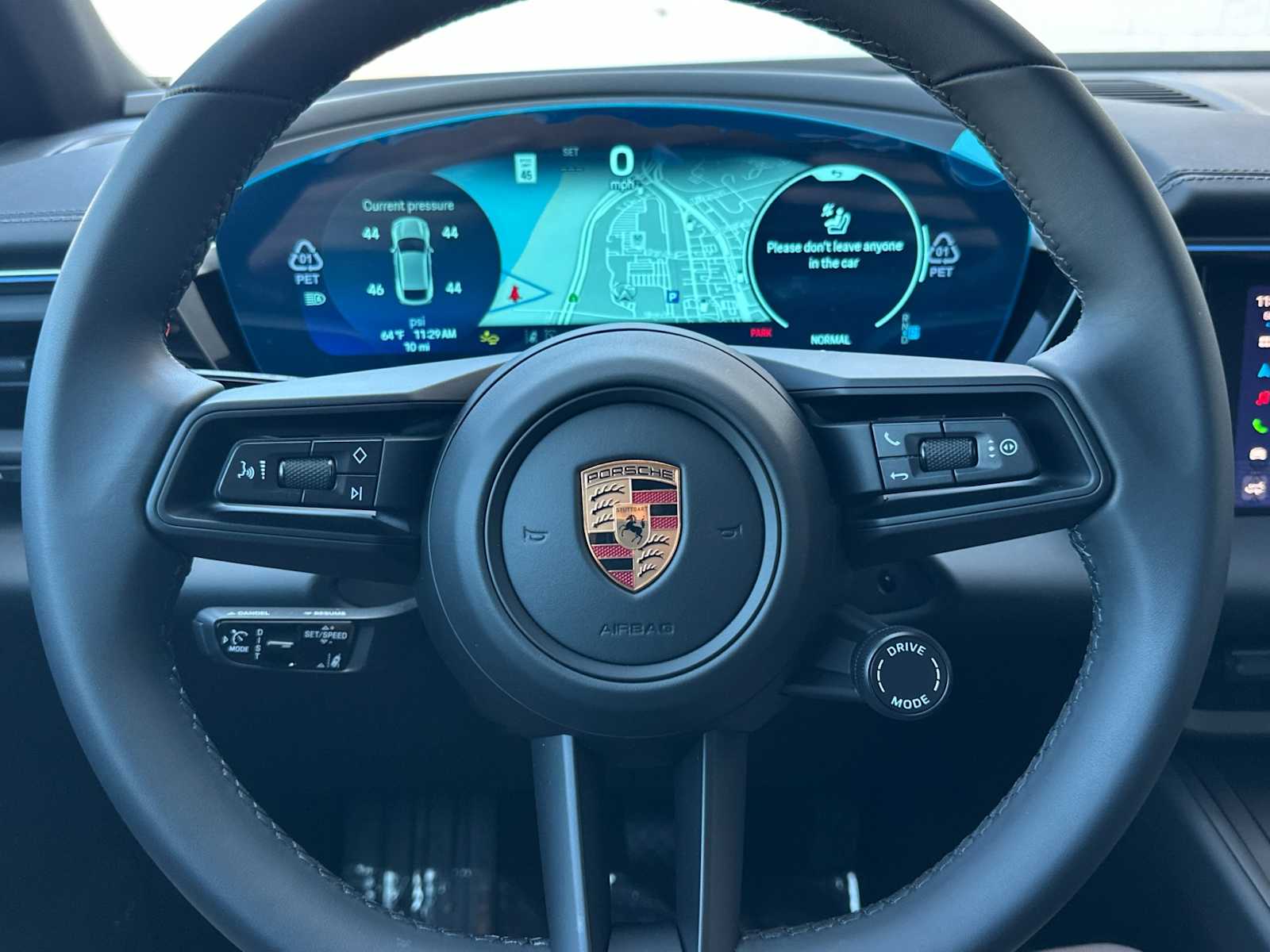 Thumbnail: 2025 Porsche Macan - 23