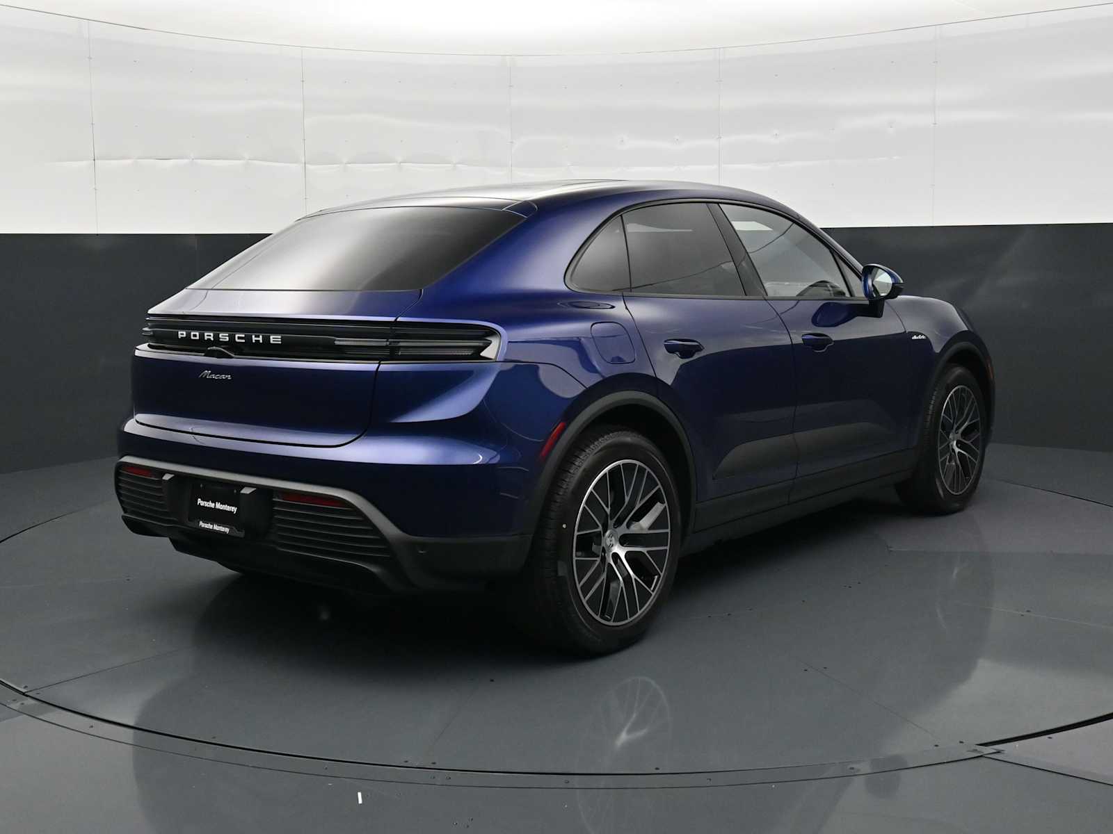 Thumbnail: 2026 Porsche Macan - 25