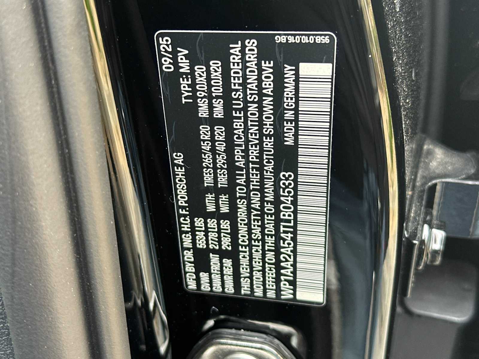 Thumbnail: 2026 Porsche Macan - 30