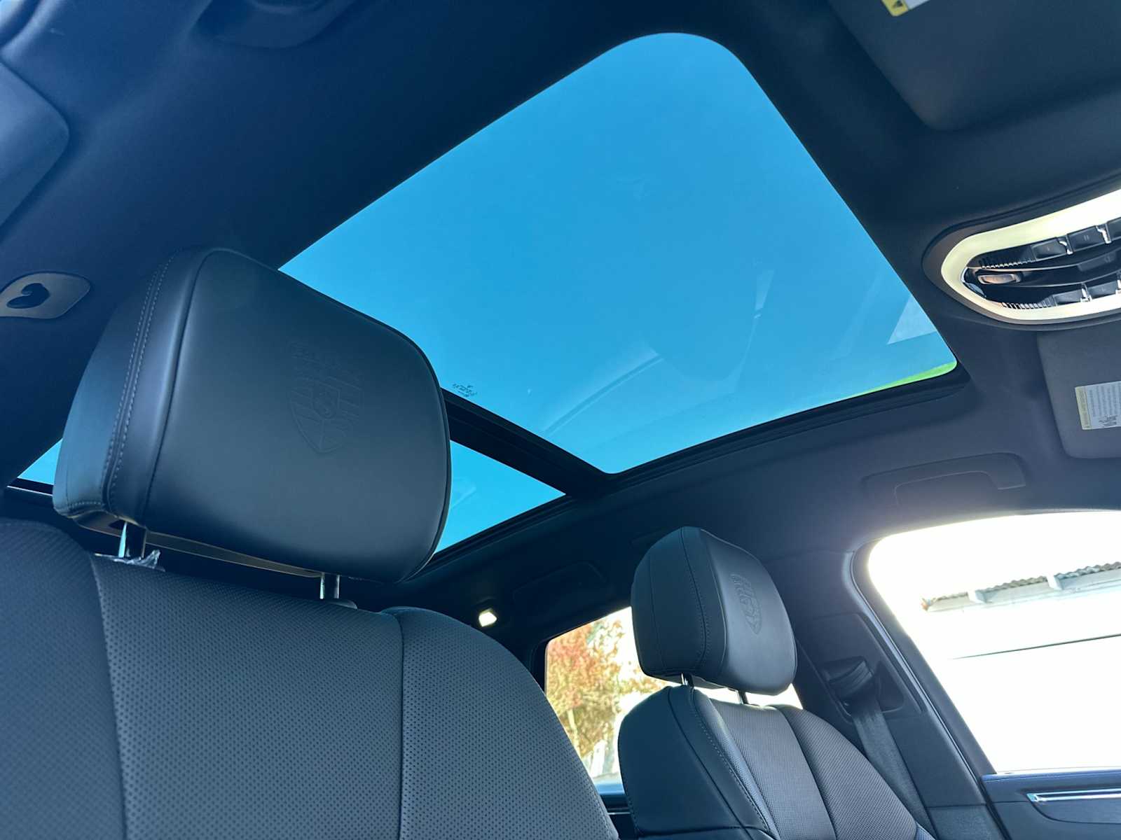 Thumbnail: 2026 Porsche Macan - 18