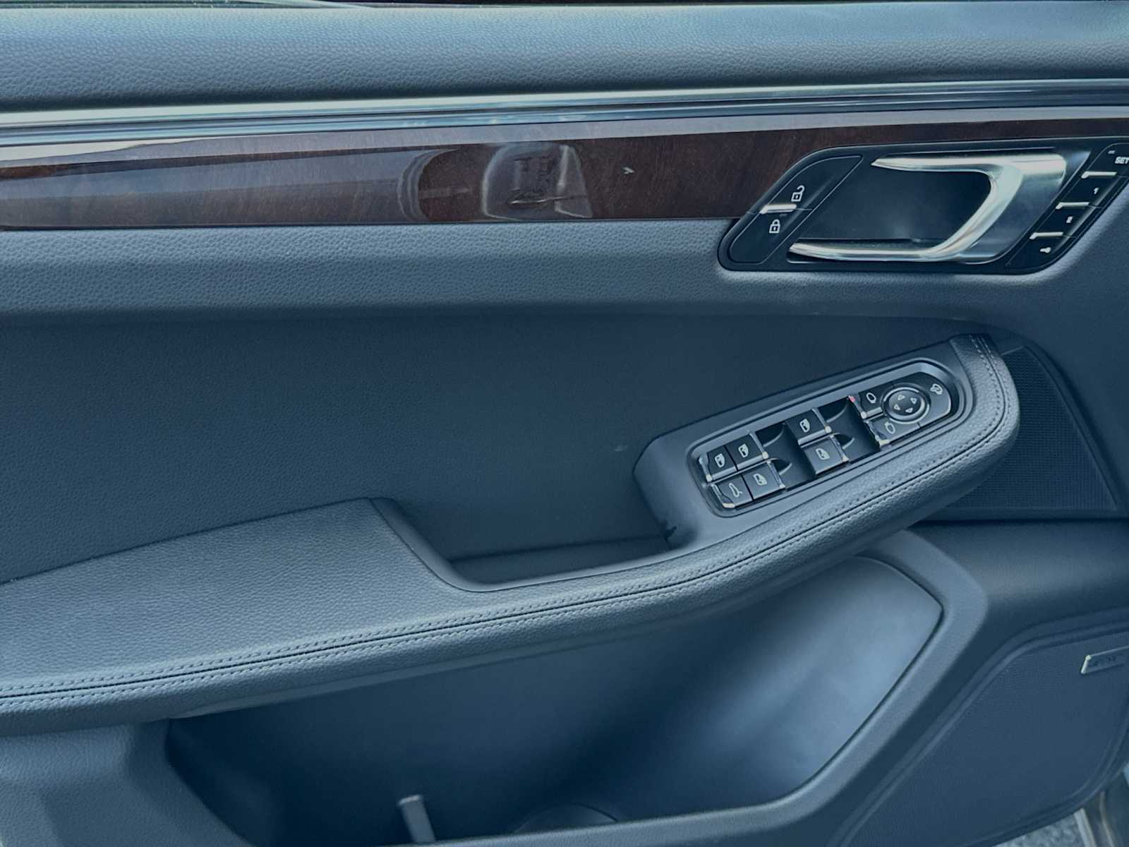 Thumbnail: 2024 Porsche Macan - 11