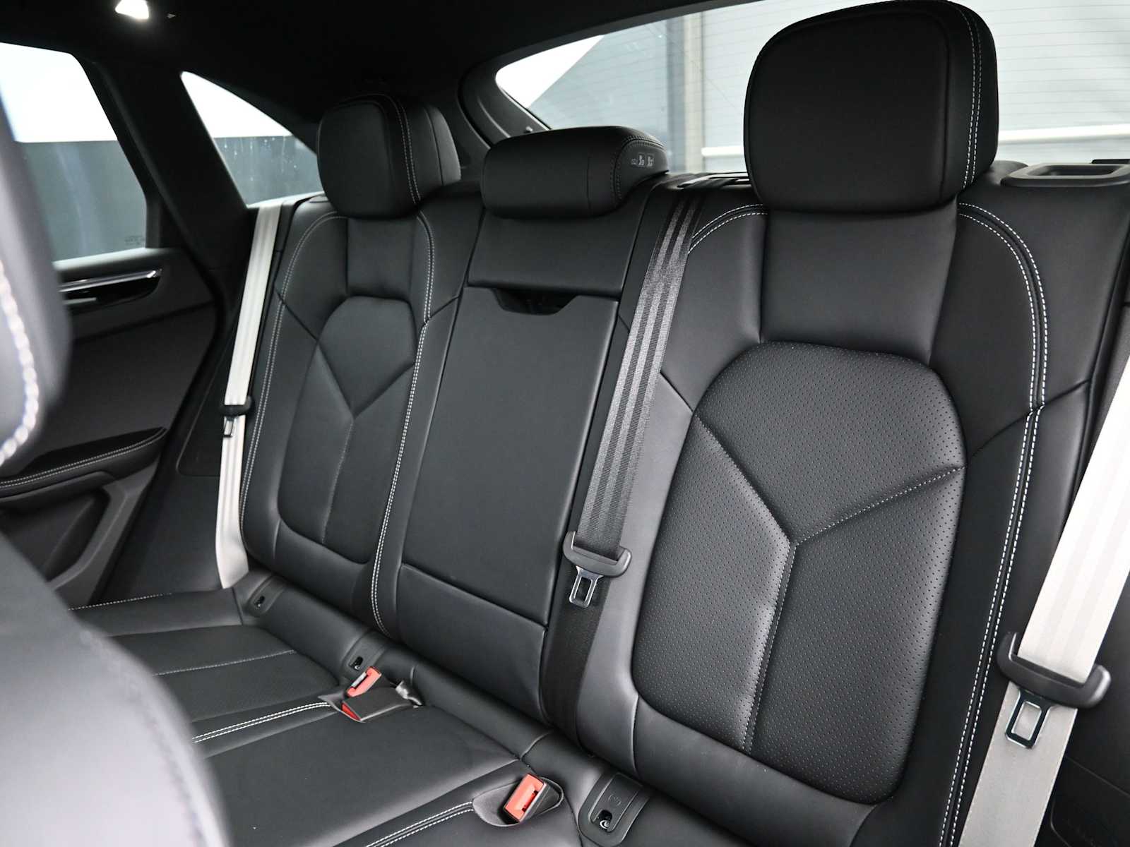 Thumbnail: 2025 Porsche Macan - 6