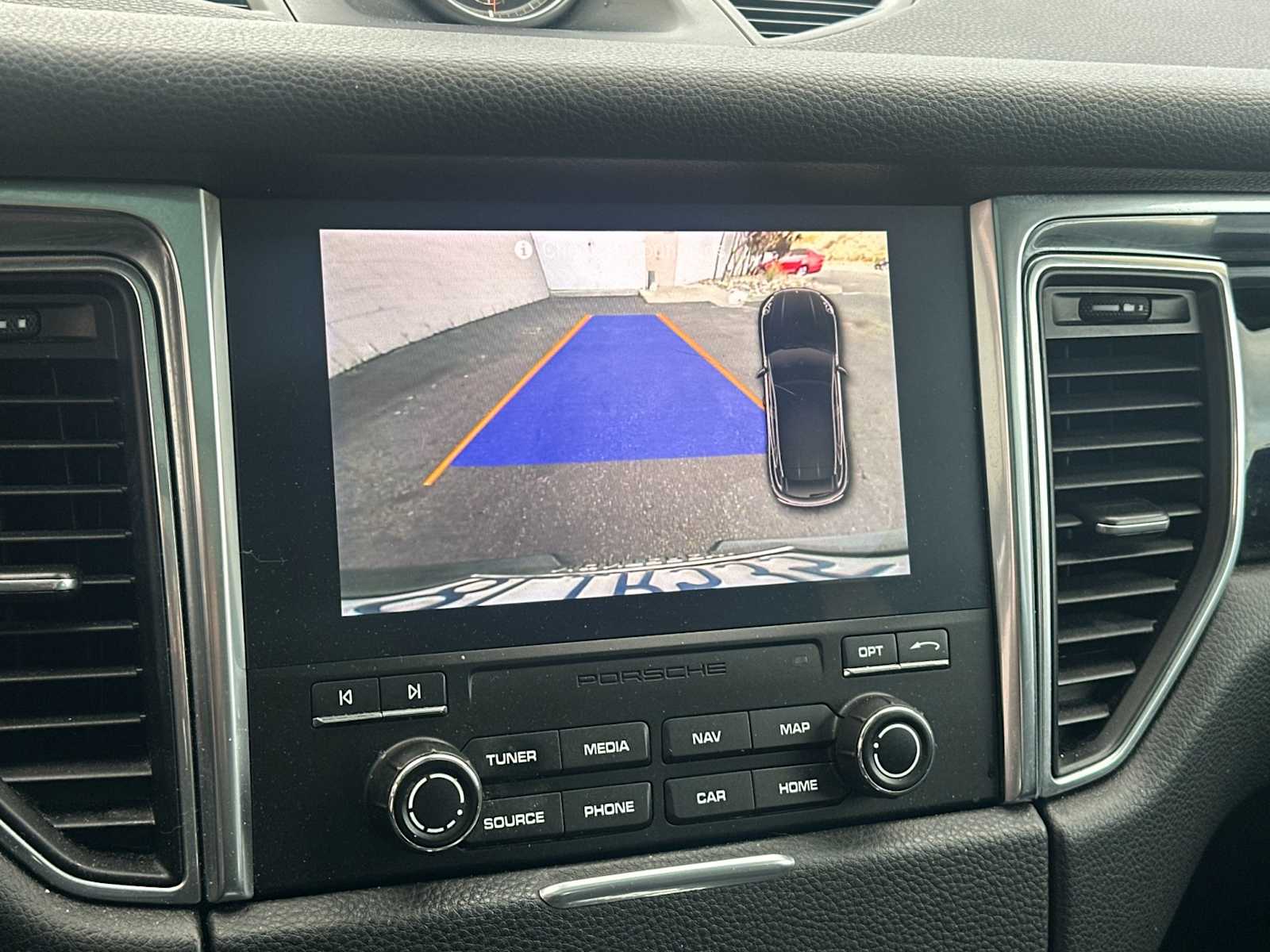 Thumbnail: 2018 Porsche Macan - 21