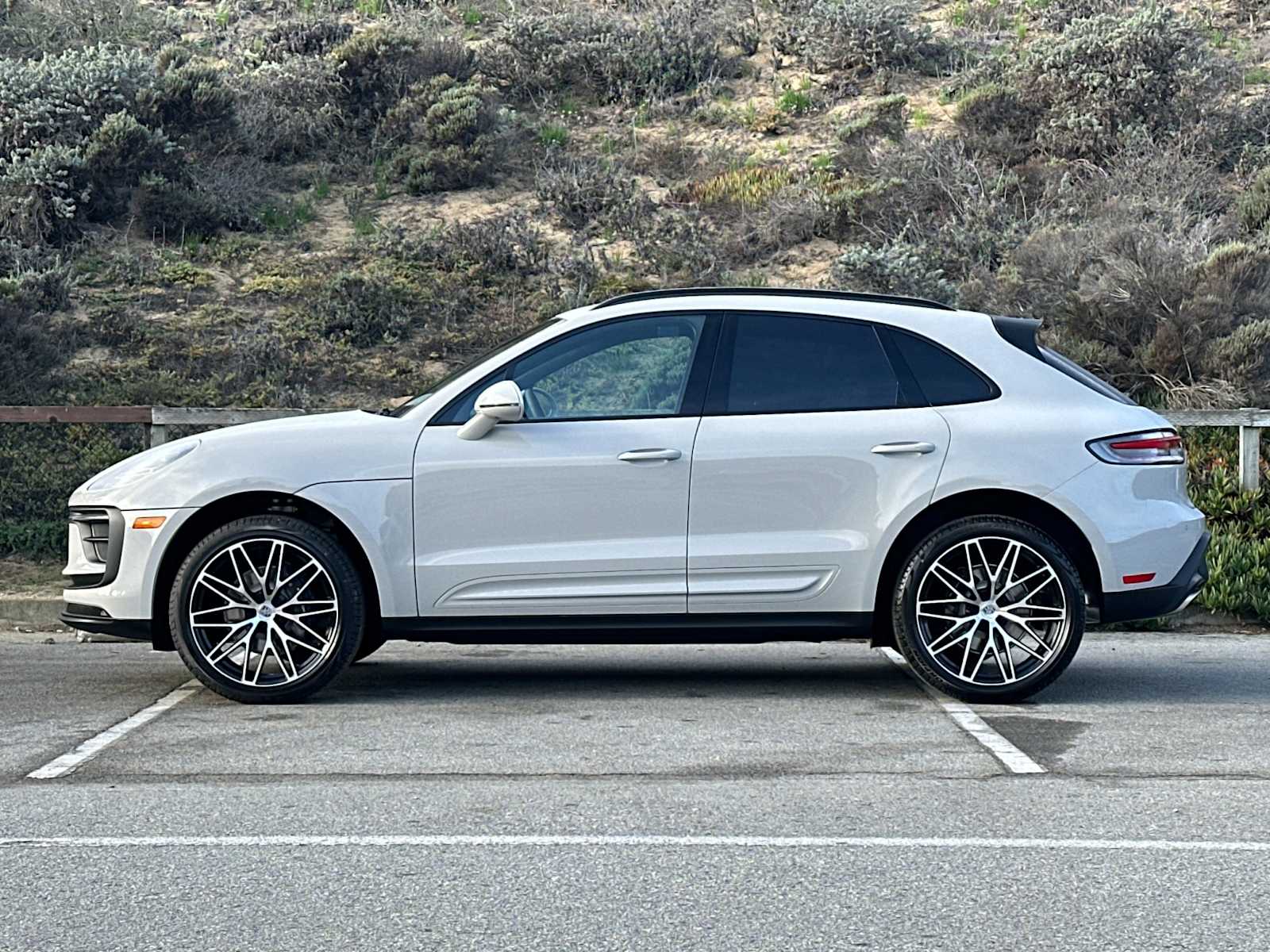 Thumbnail: 2026 Porsche Macan - 2