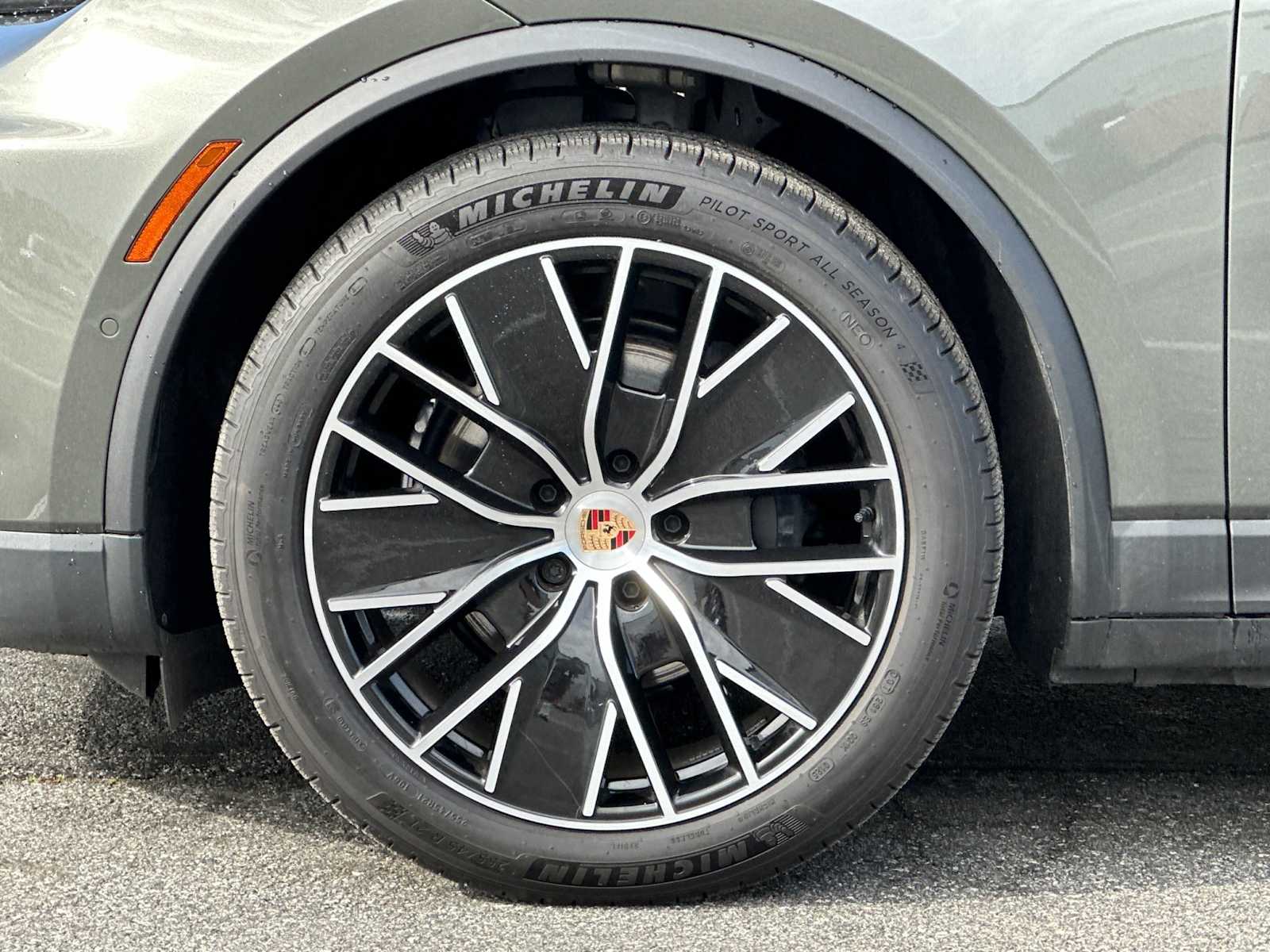 Thumbnail: 2025 Porsche Macan - 28