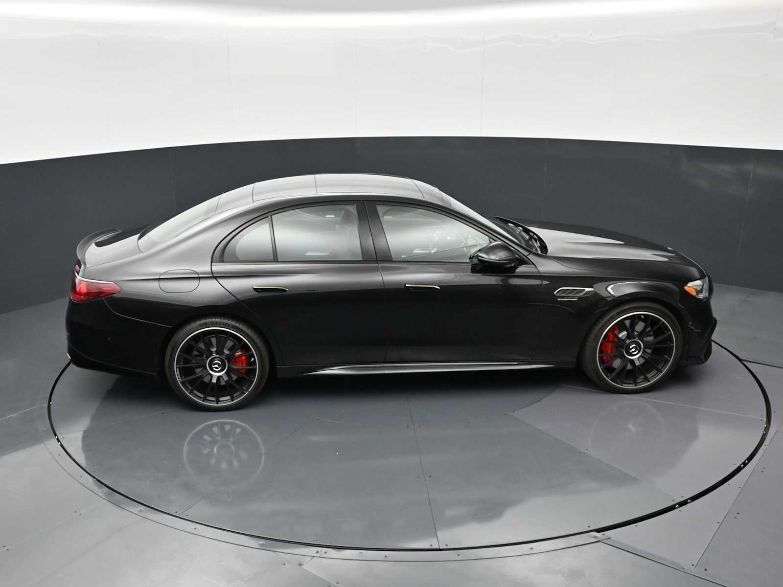 Thumbnail: 2025 Mercedes-Benz E-Class - 35