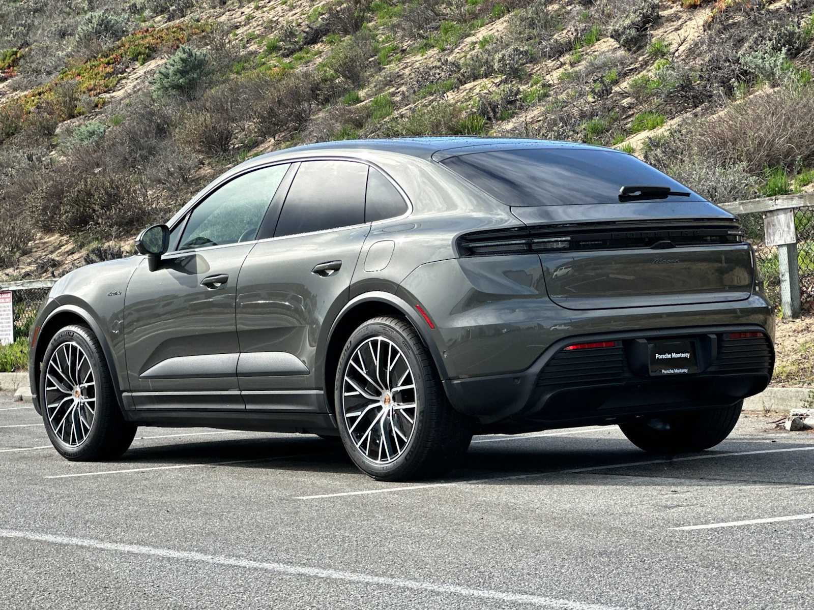 Thumbnail: 2025 Porsche Macan - 3