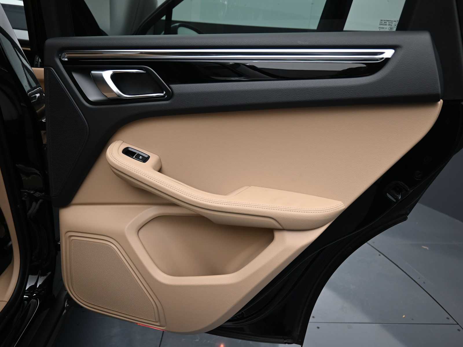 Thumbnail: 2025 Porsche Macan - 20