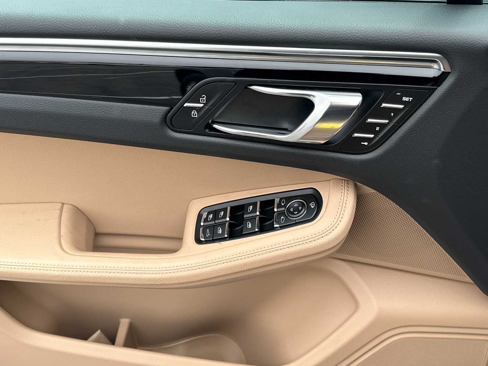 Thumbnail: 2025 Porsche Macan - 12