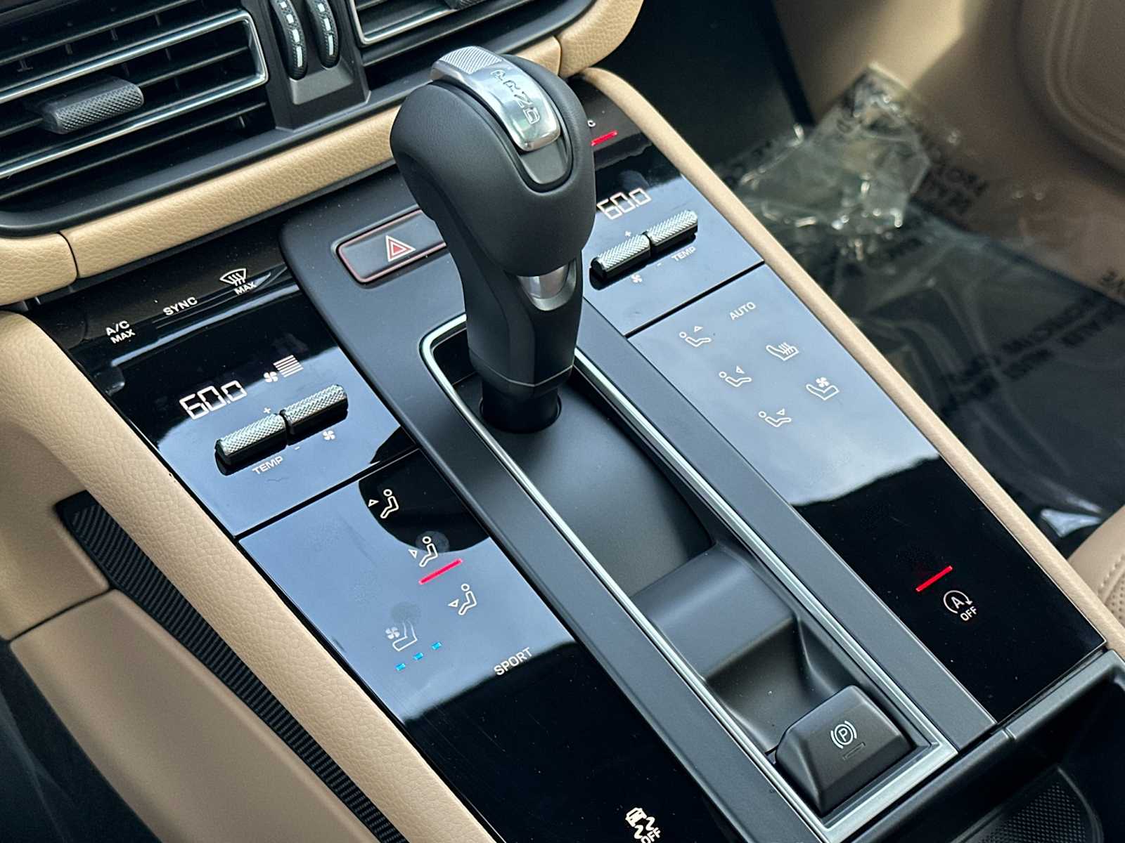 Thumbnail: 2026 Porsche Macan - 22