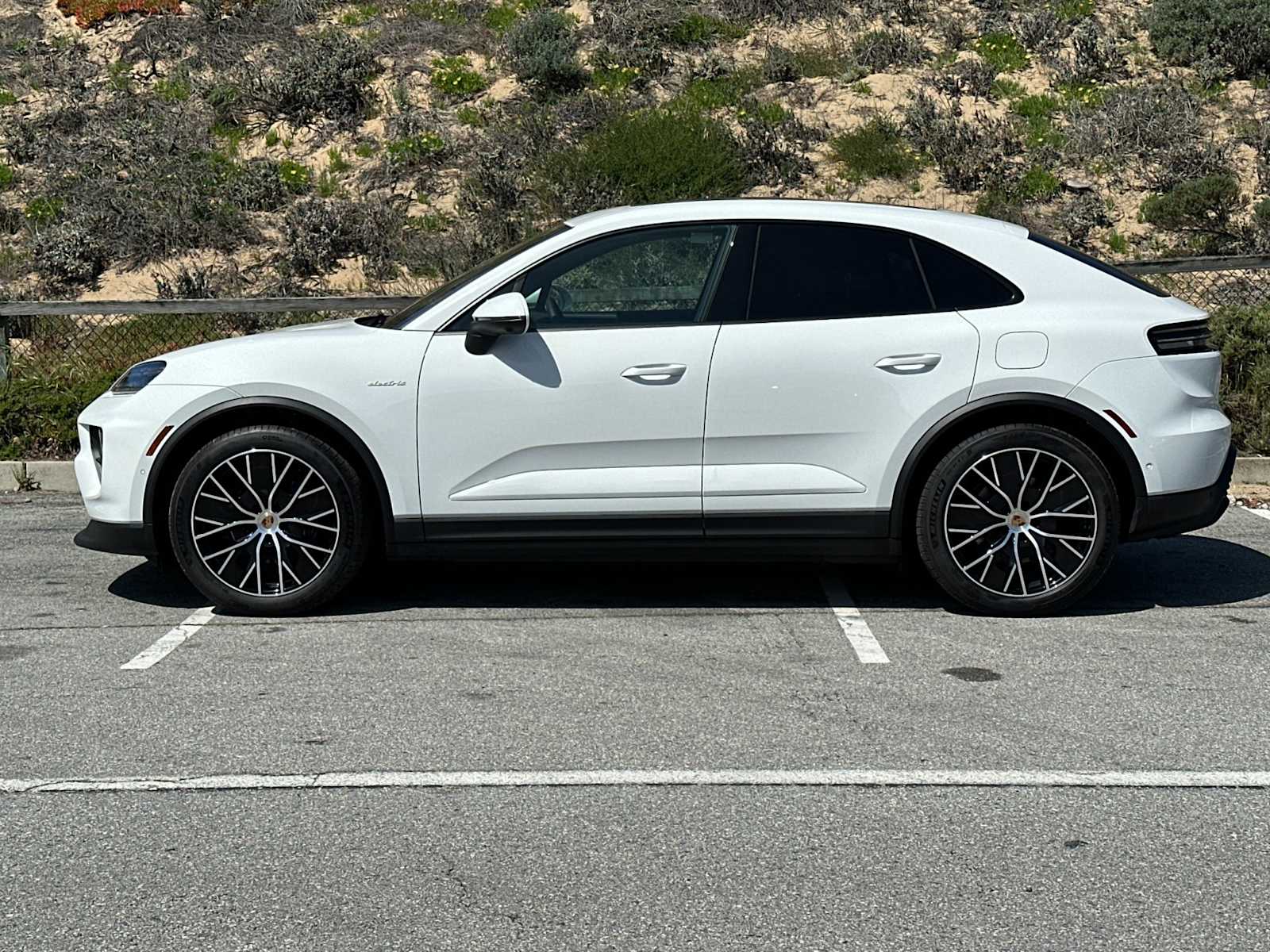 Thumbnail: 2025 Porsche Macan - 2