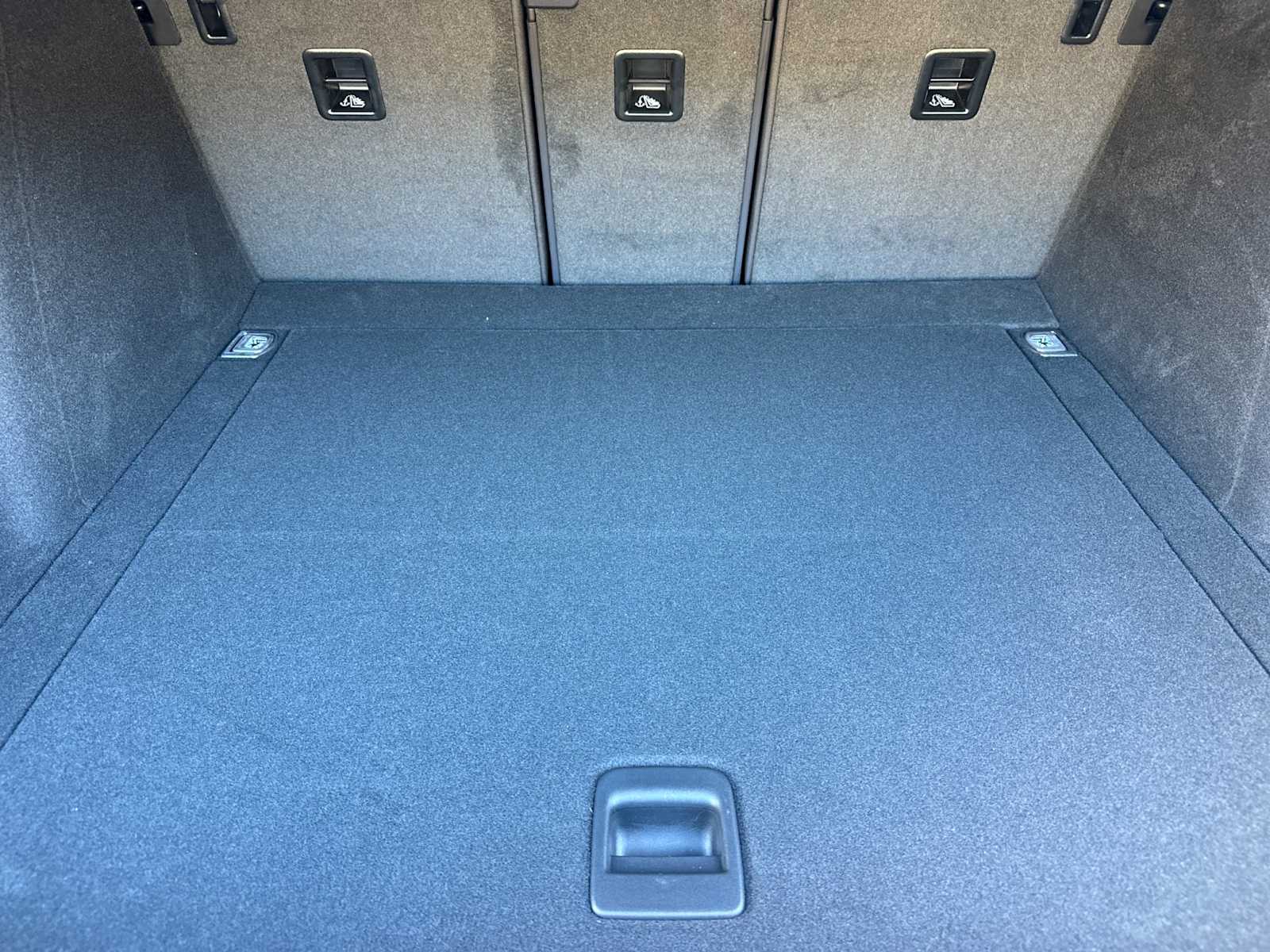 Thumbnail: 2026 Porsche Macan - 16