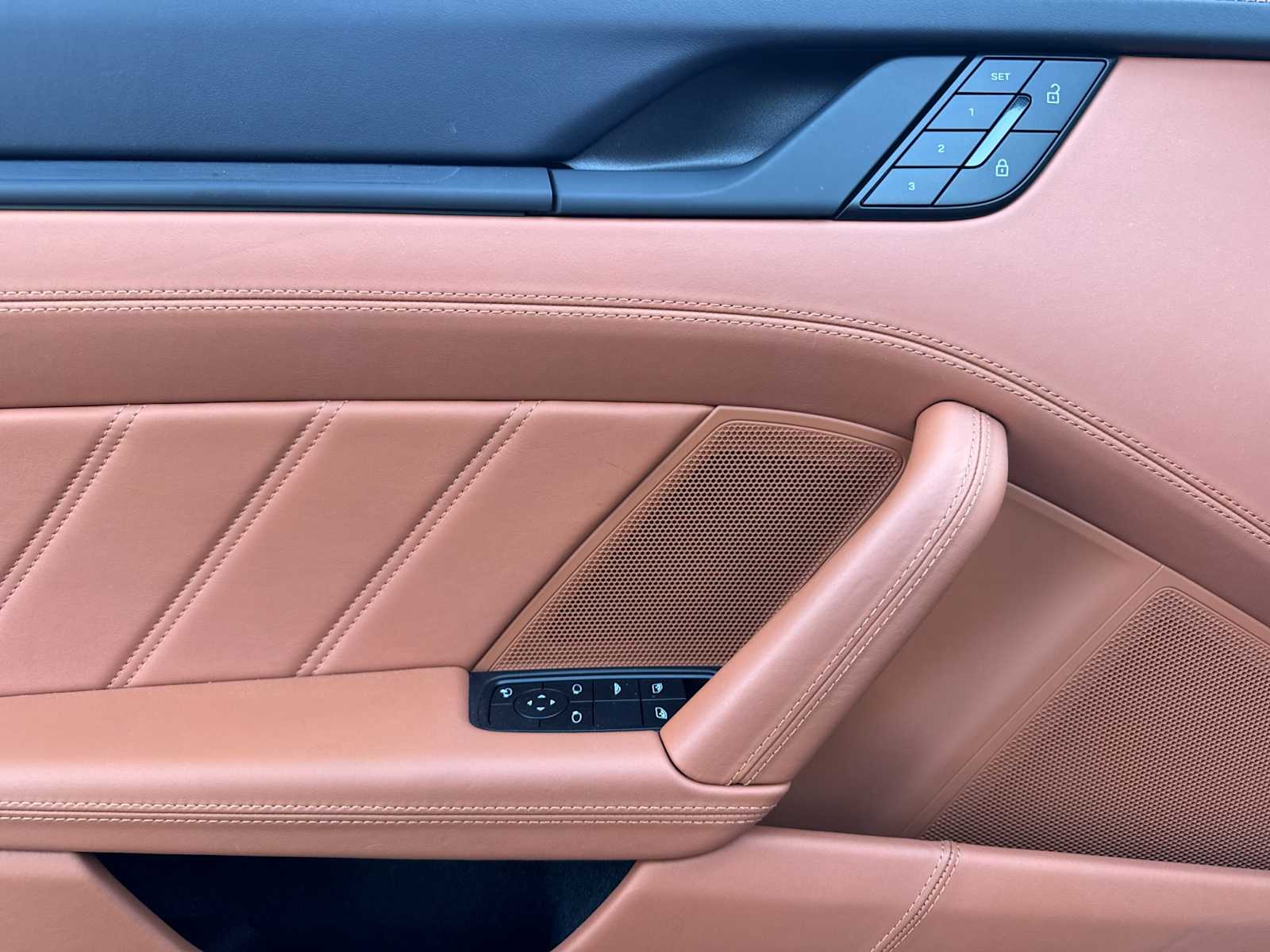 Thumbnail: 2025 Porsche 911 - 15