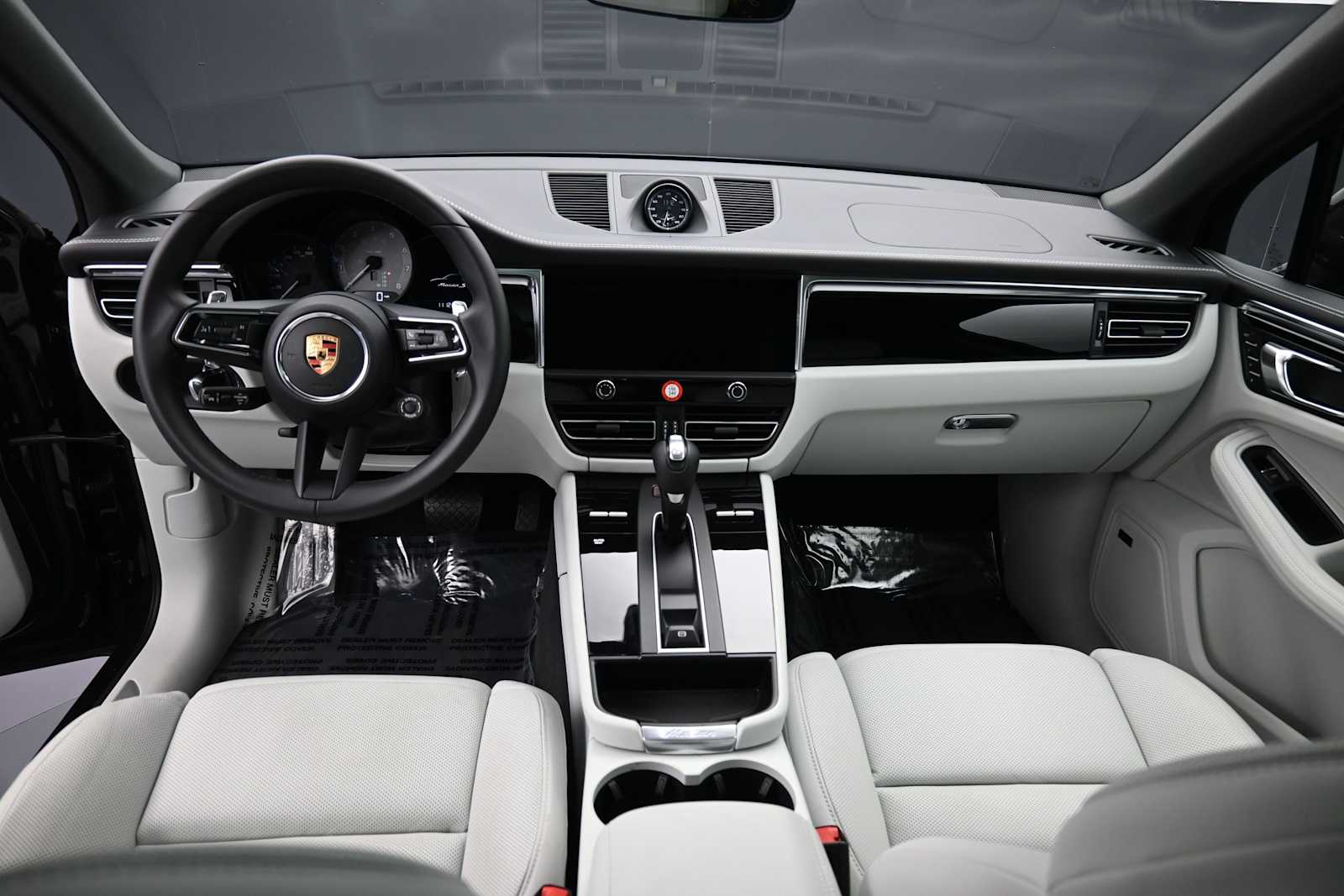 Thumbnail: 2026 Porsche Macan - 6