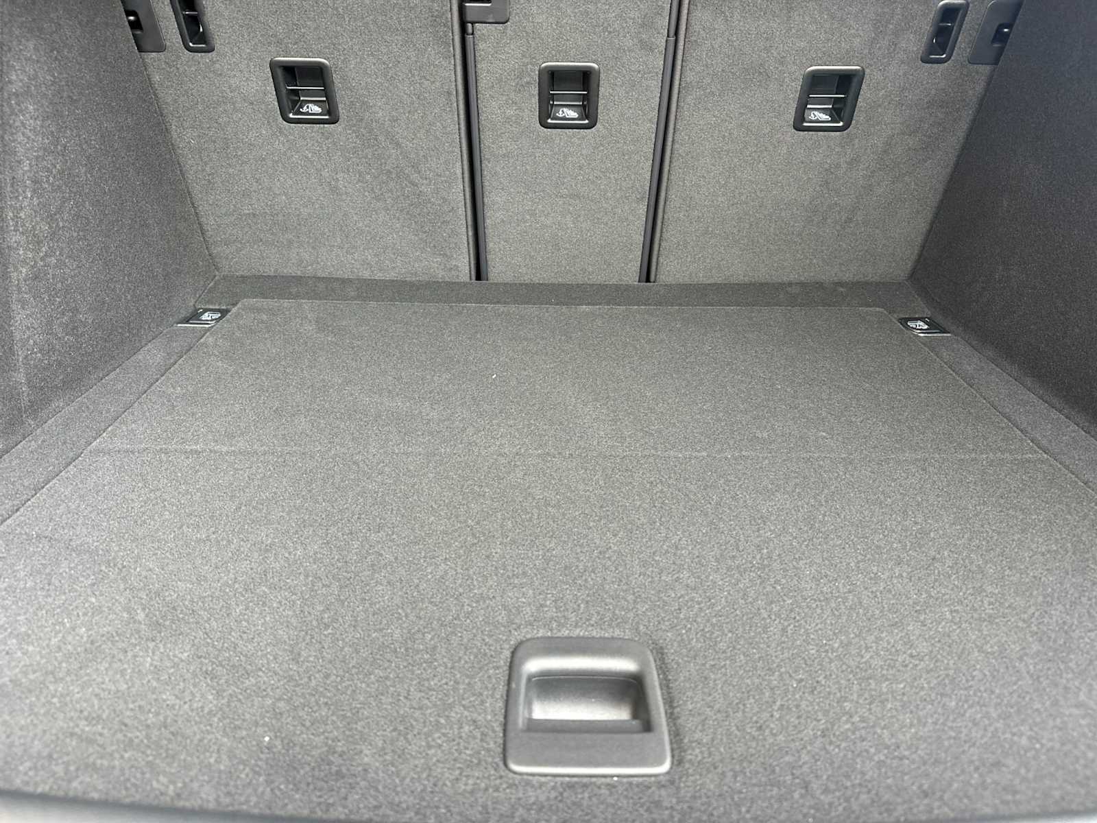 Thumbnail: 2026 Porsche Macan - 16