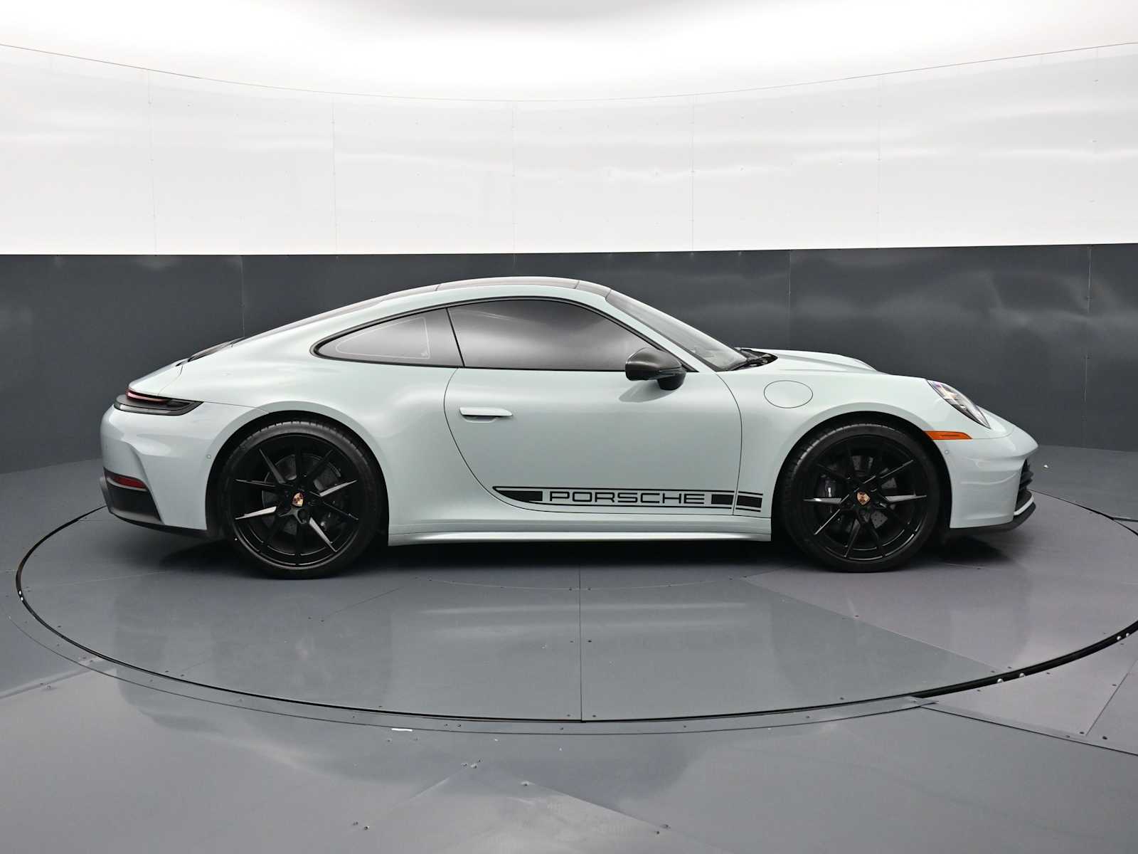 Thumbnail: 2025 Porsche 911 - 23