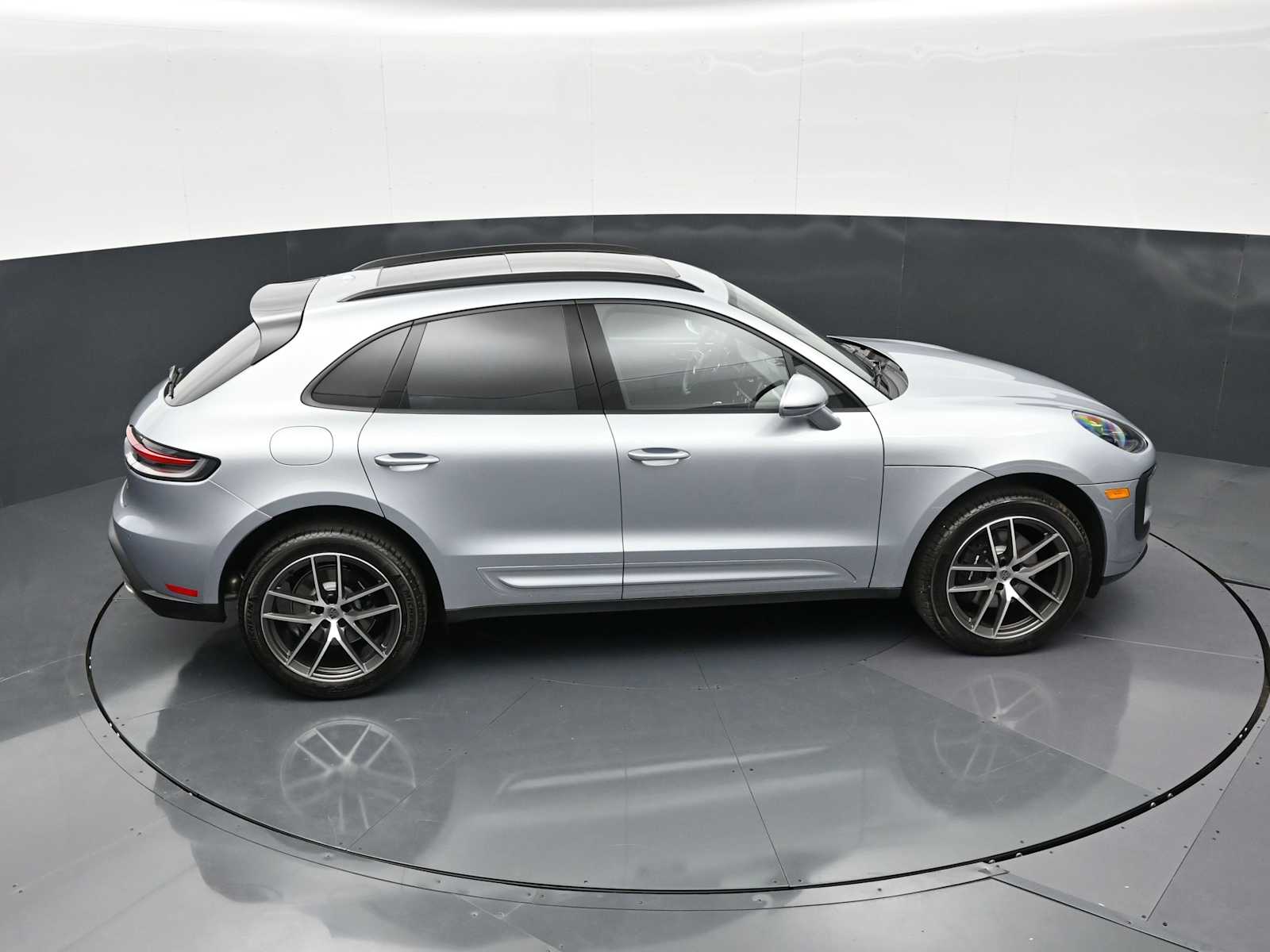 Thumbnail: 2026 Porsche Macan - 40