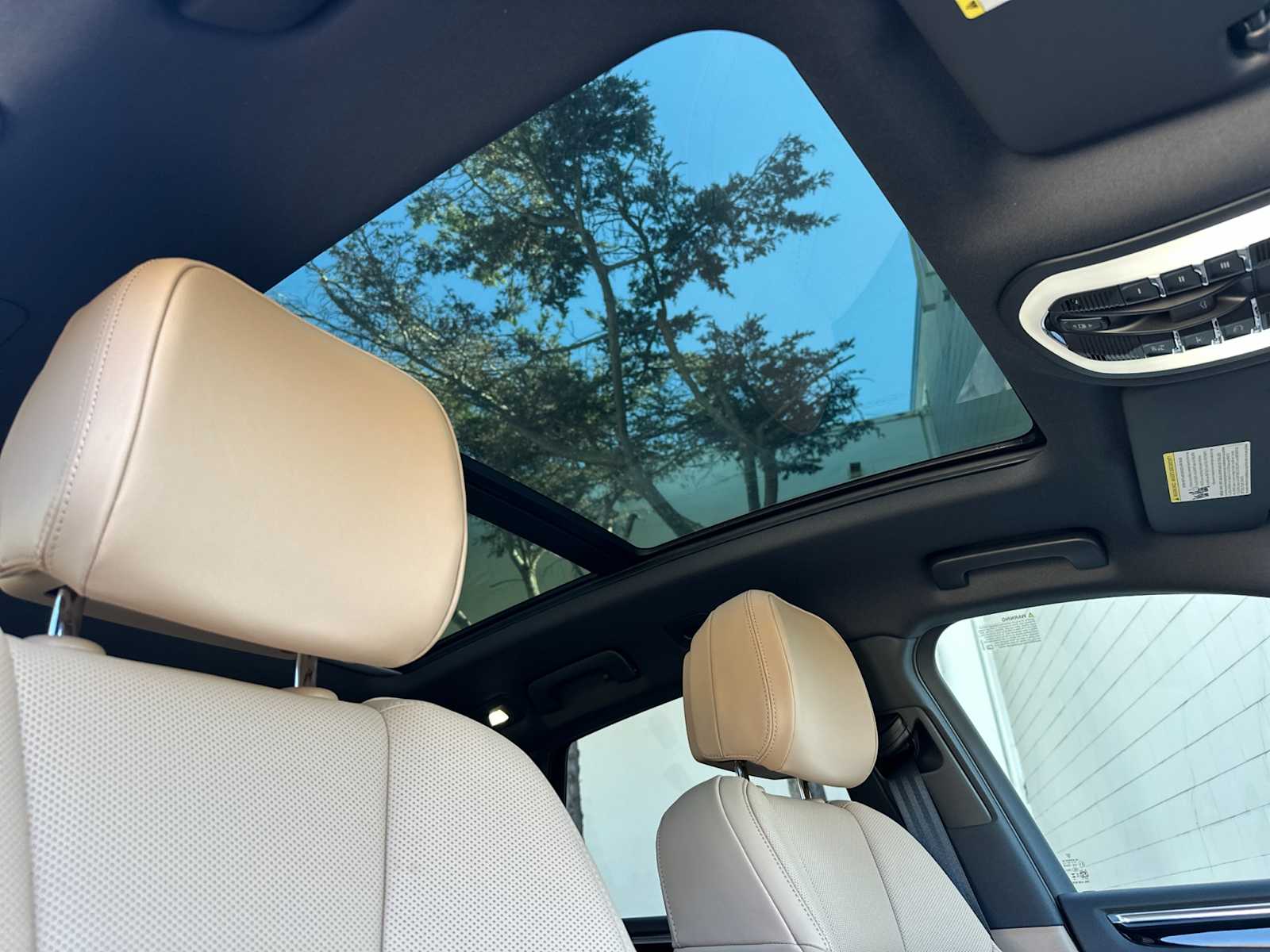 Thumbnail: 2026 Porsche Macan - 18