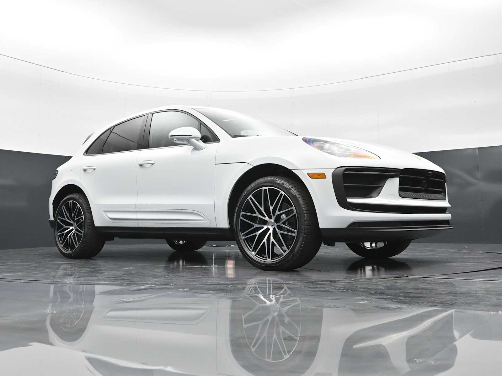 Thumbnail: 2026 Porsche Macan - 44