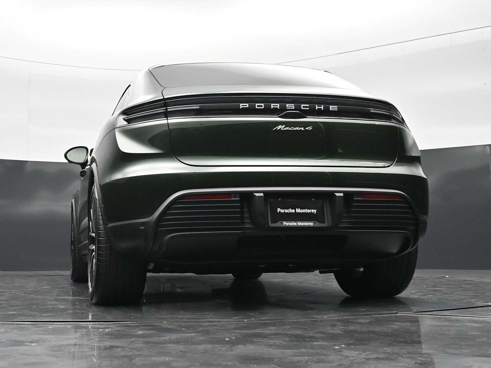 Thumbnail: 2026 Porsche Macan - 40