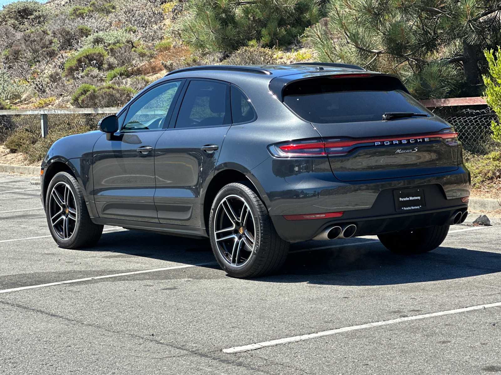 2021 Porsche Macan S photo 2