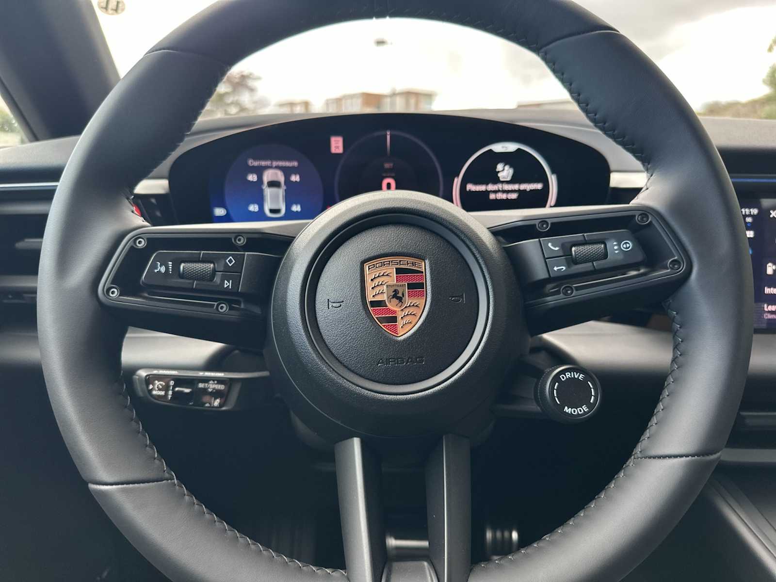 Thumbnail: 2025 Porsche Macan - 23