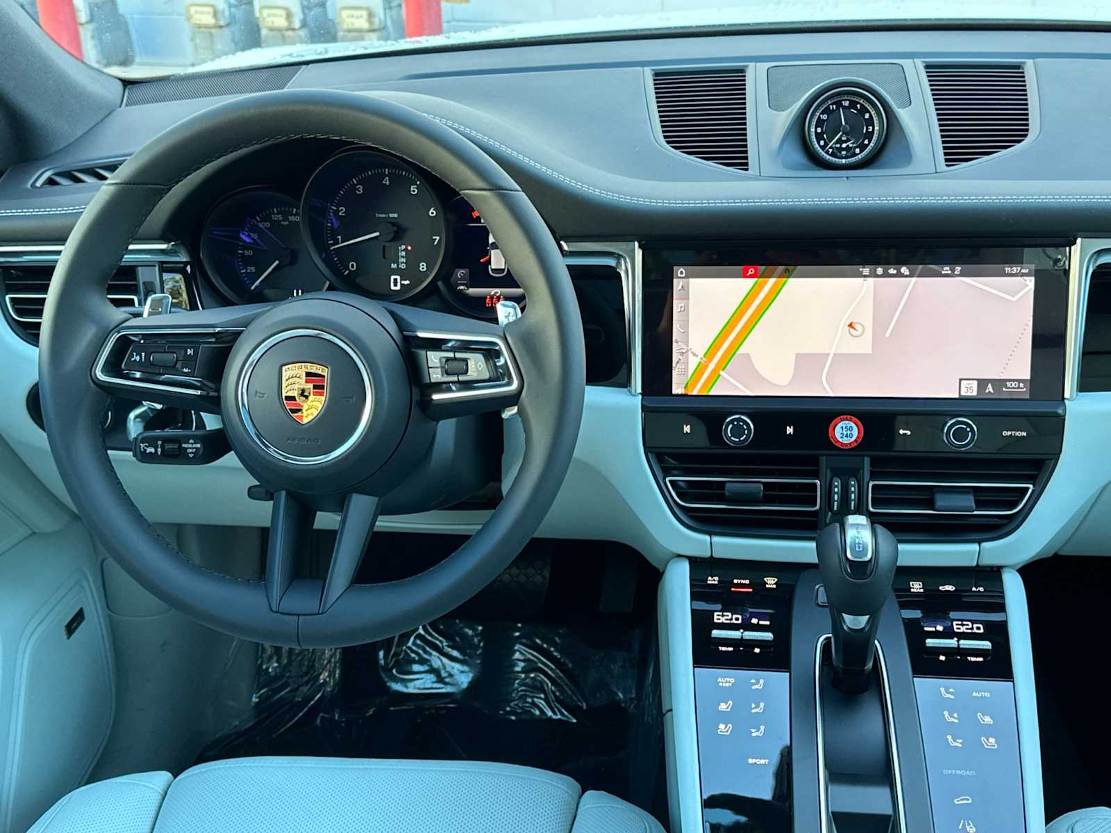 Thumbnail: 2025 Porsche Macan - 15