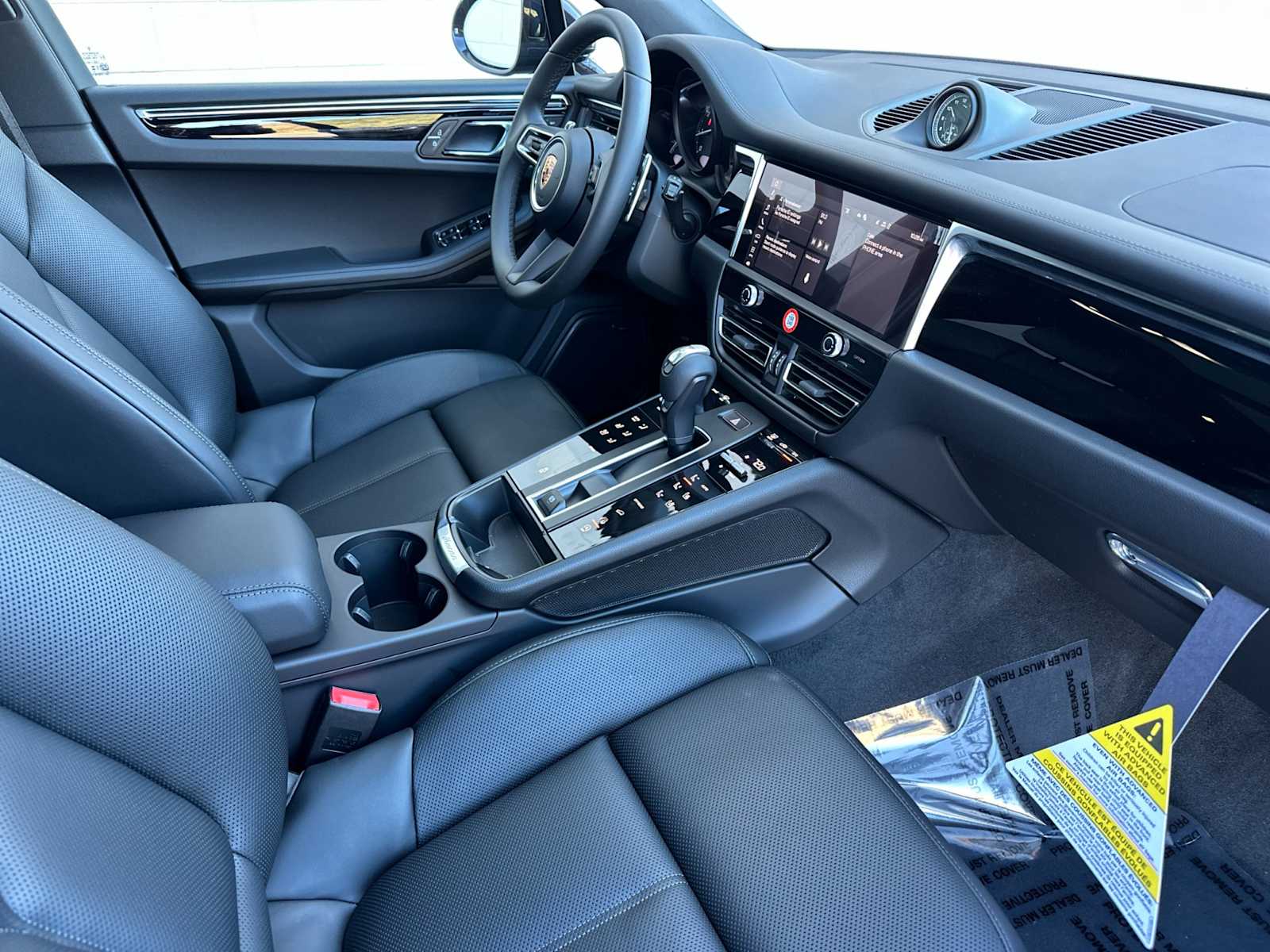 Thumbnail: 2026 Porsche Macan - 17