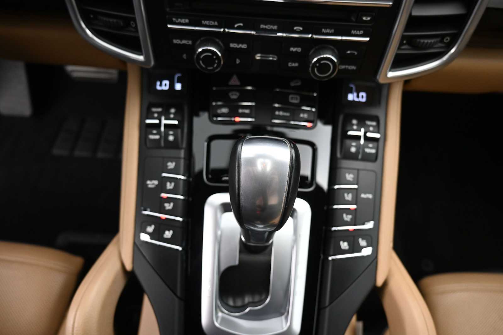 Thumbnail: 2015 Porsche Cayenne - 13