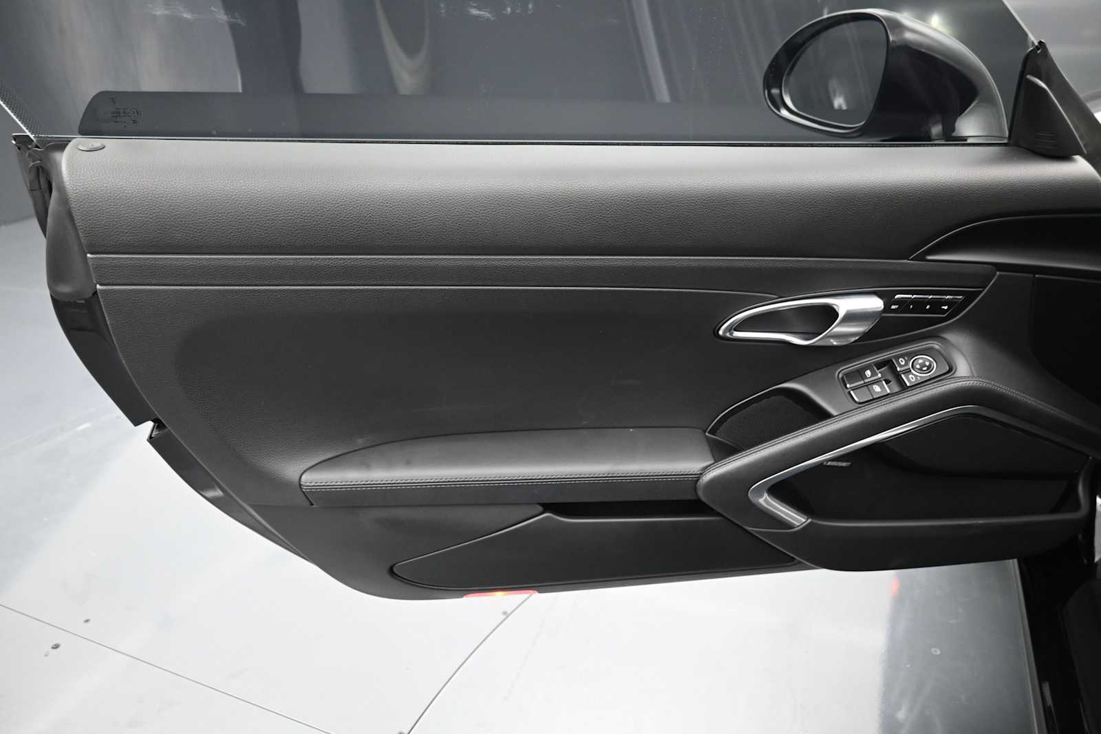 Thumbnail: 2018 Porsche 911 - 16