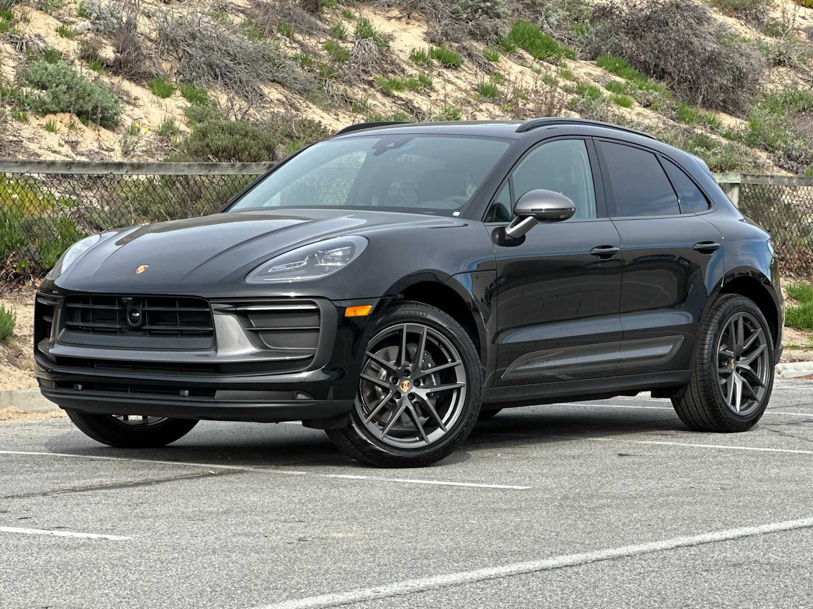 Thumbnail: 2026 Porsche Macan - 1