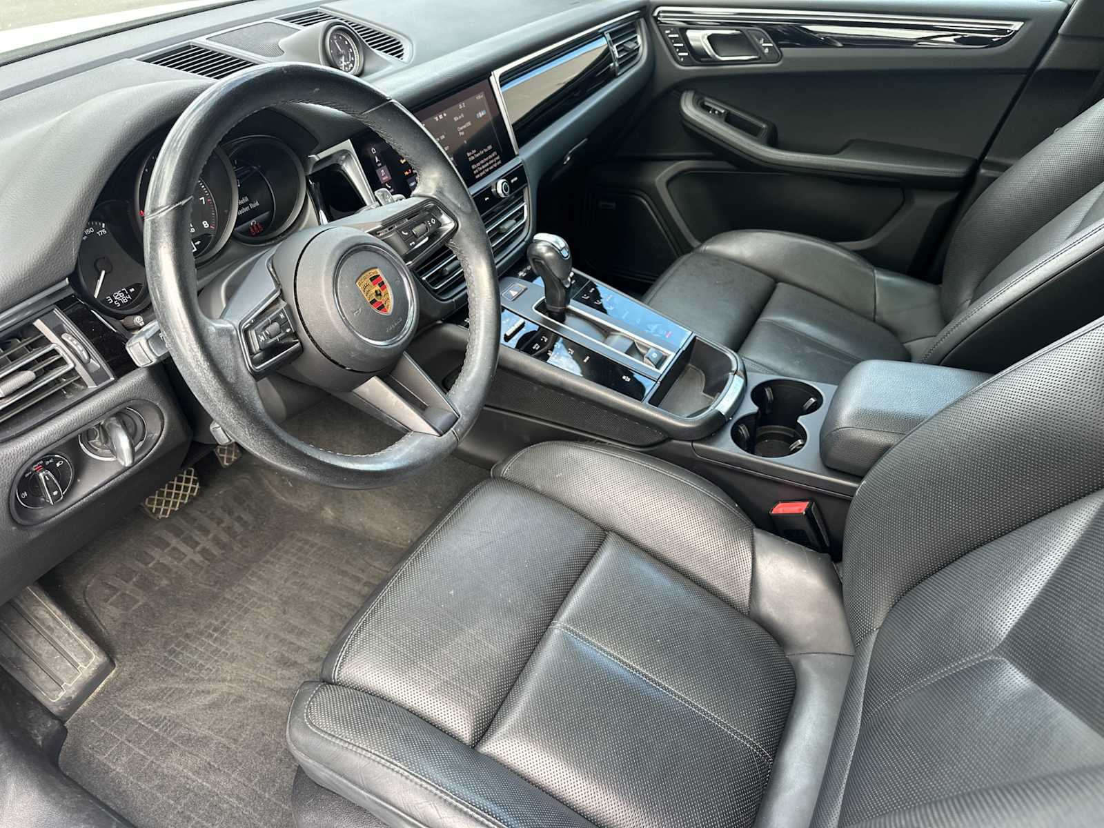 Thumbnail: 2022 Porsche Macan - 3