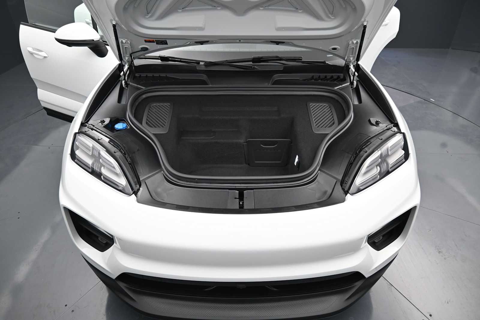 Thumbnail: 2025 Porsche Macan - 23