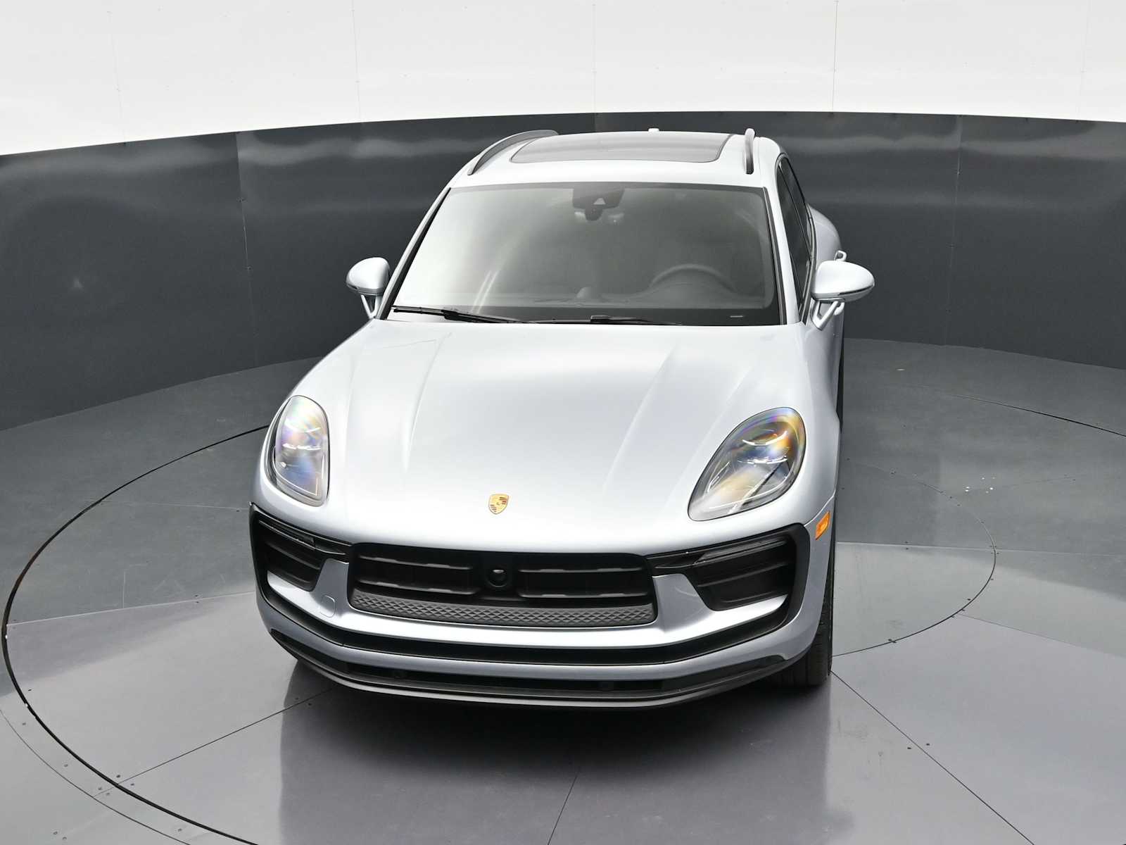 Thumbnail: 2026 Porsche Macan - 42