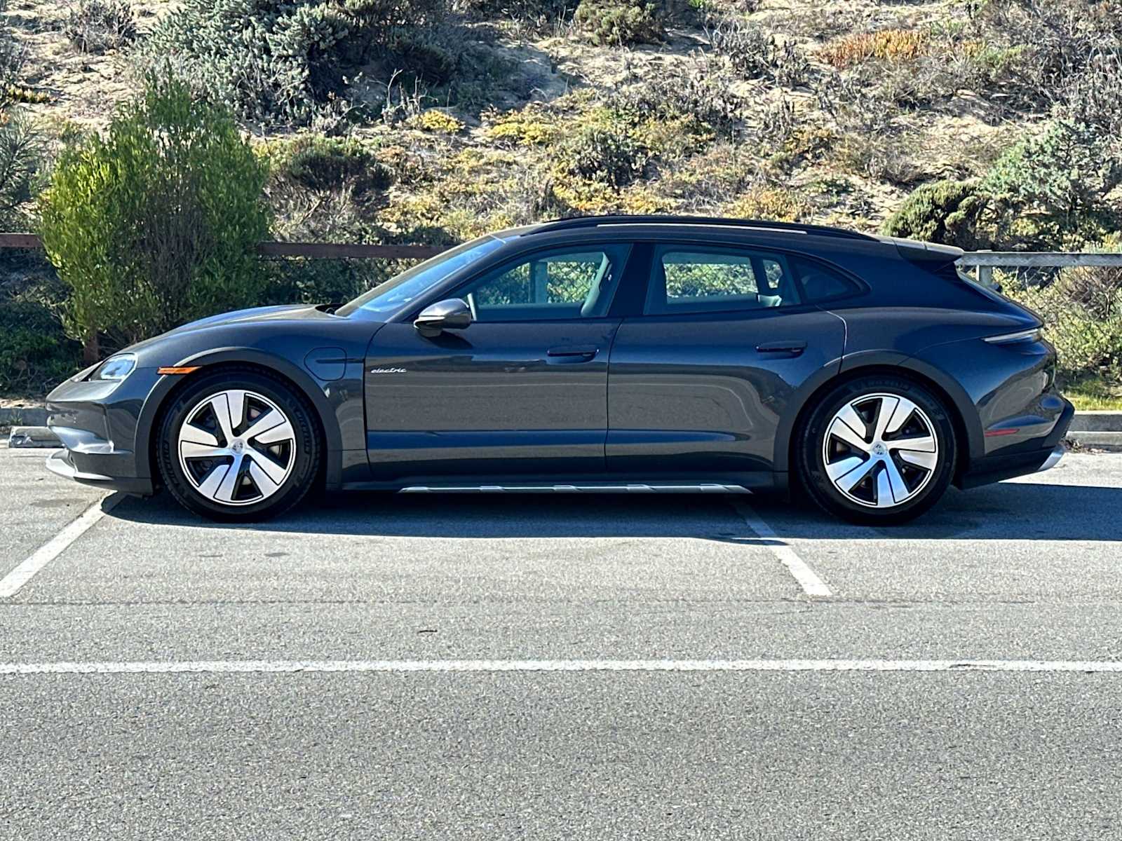 Thumbnail: 2025 Porsche Taycan - 2