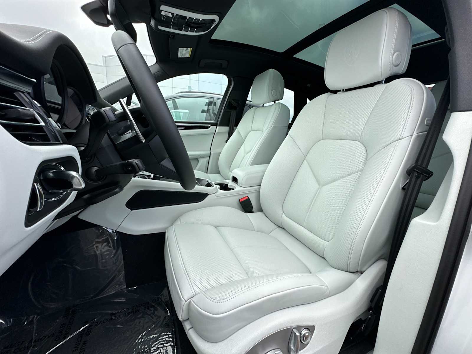 Thumbnail: 2025 Porsche Macan - 5