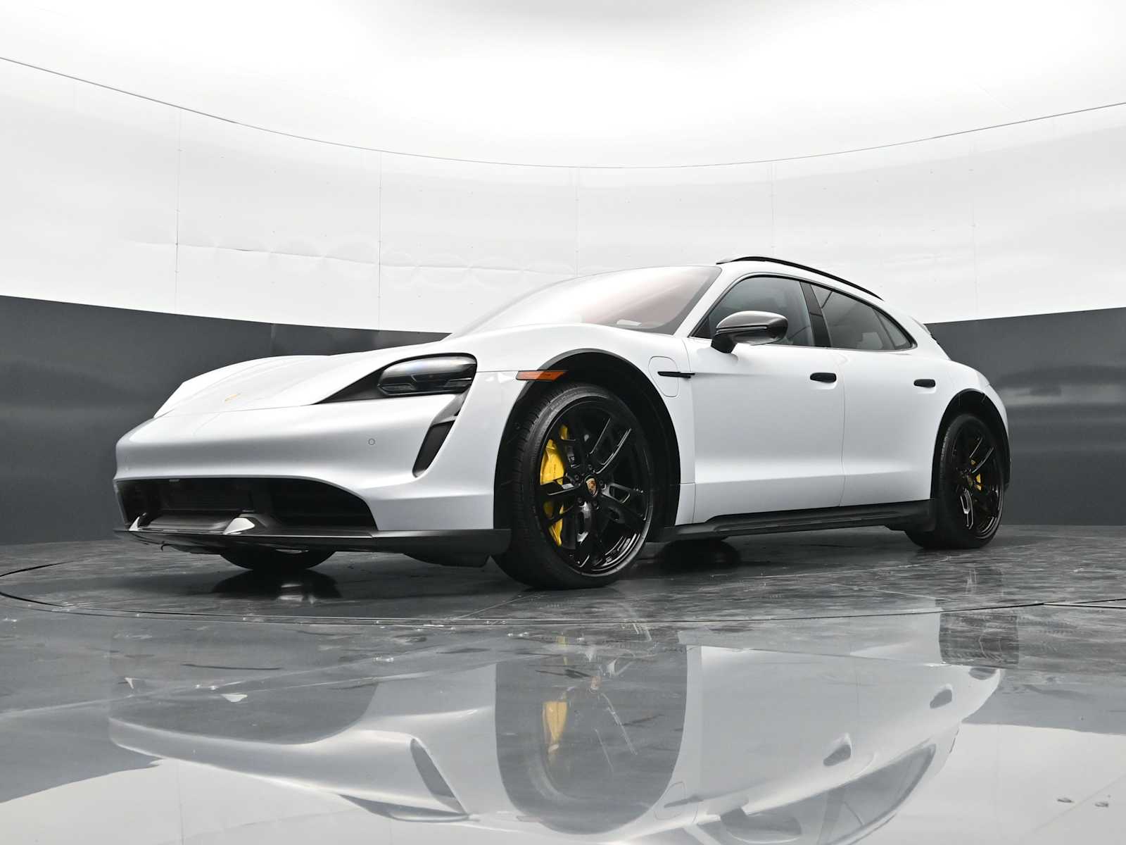 Thumbnail: 2023 Porsche Taycan - 41