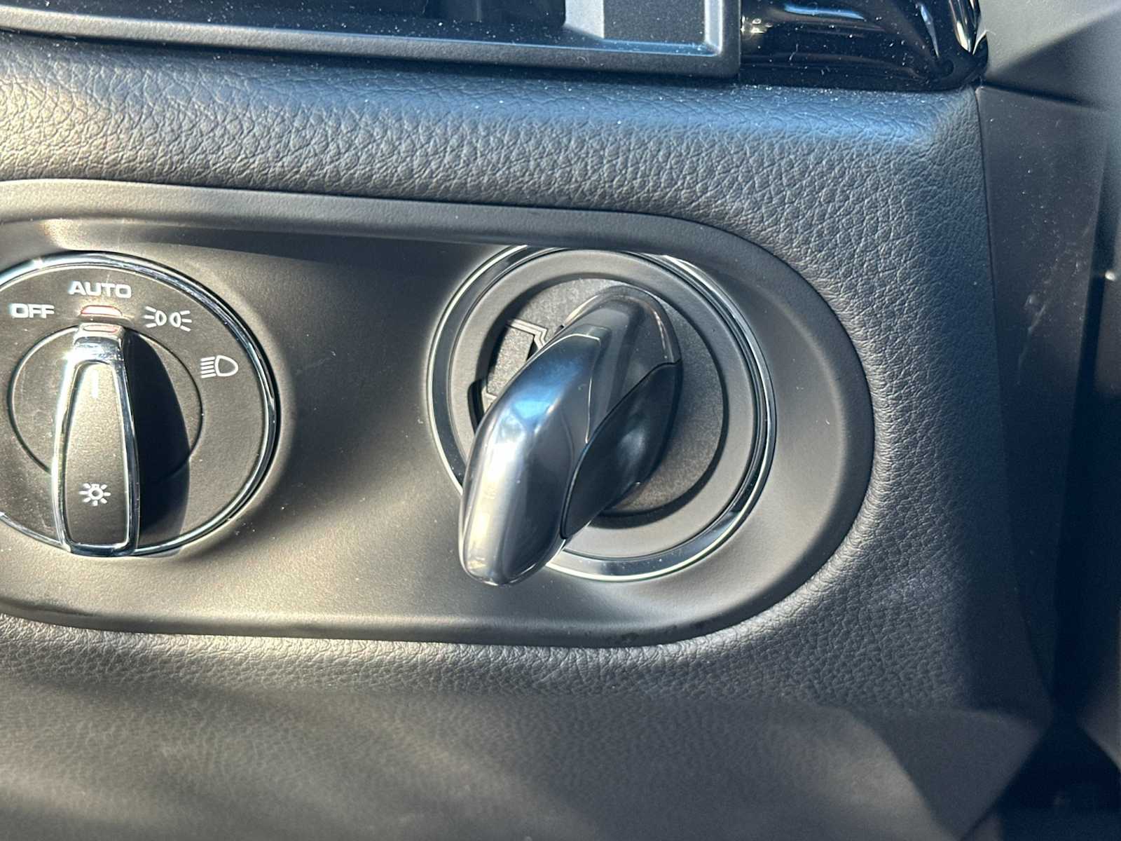 Thumbnail: 2025 Porsche Macan - 24