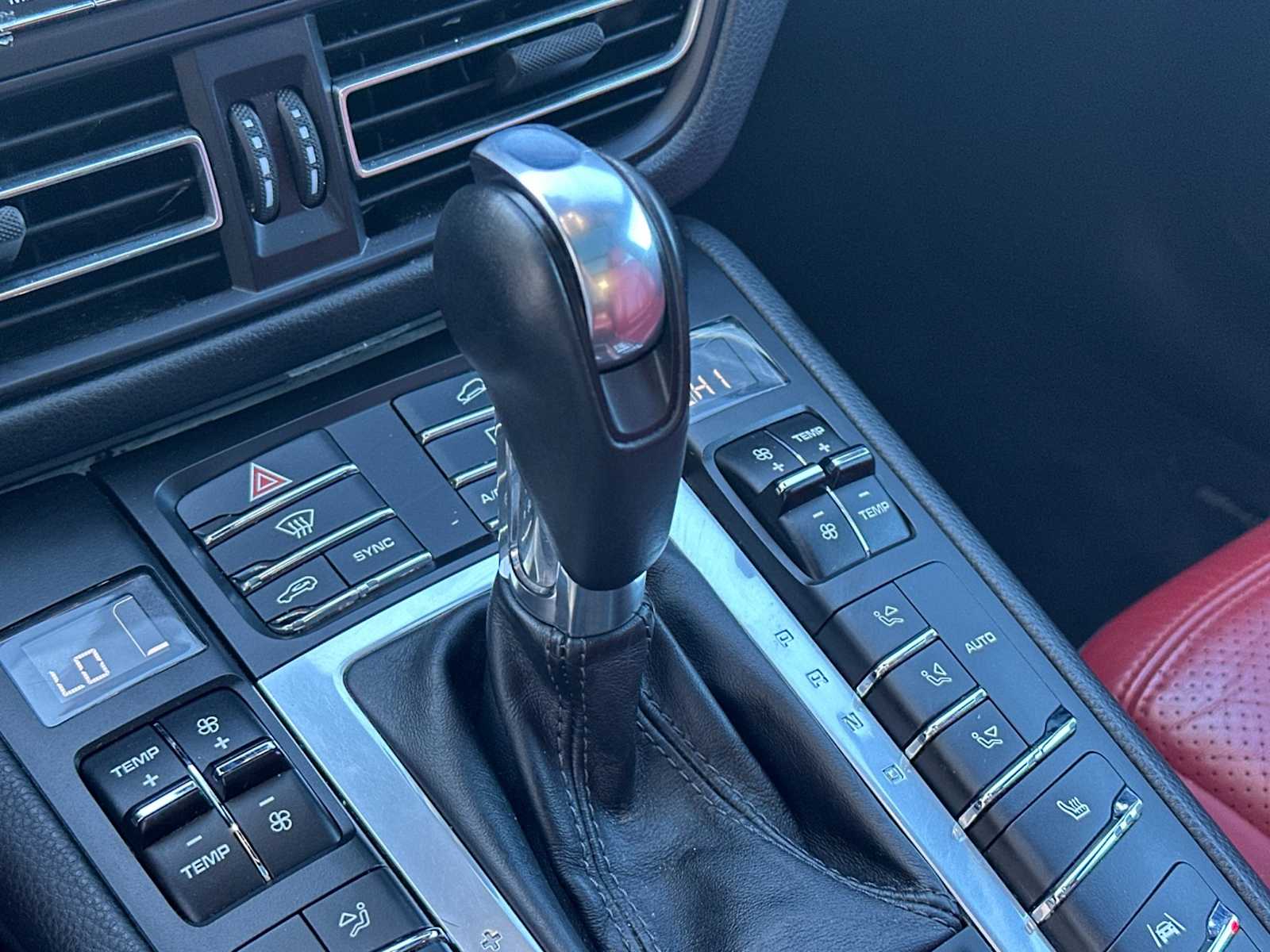 Thumbnail: 2021 Porsche Macan - 23