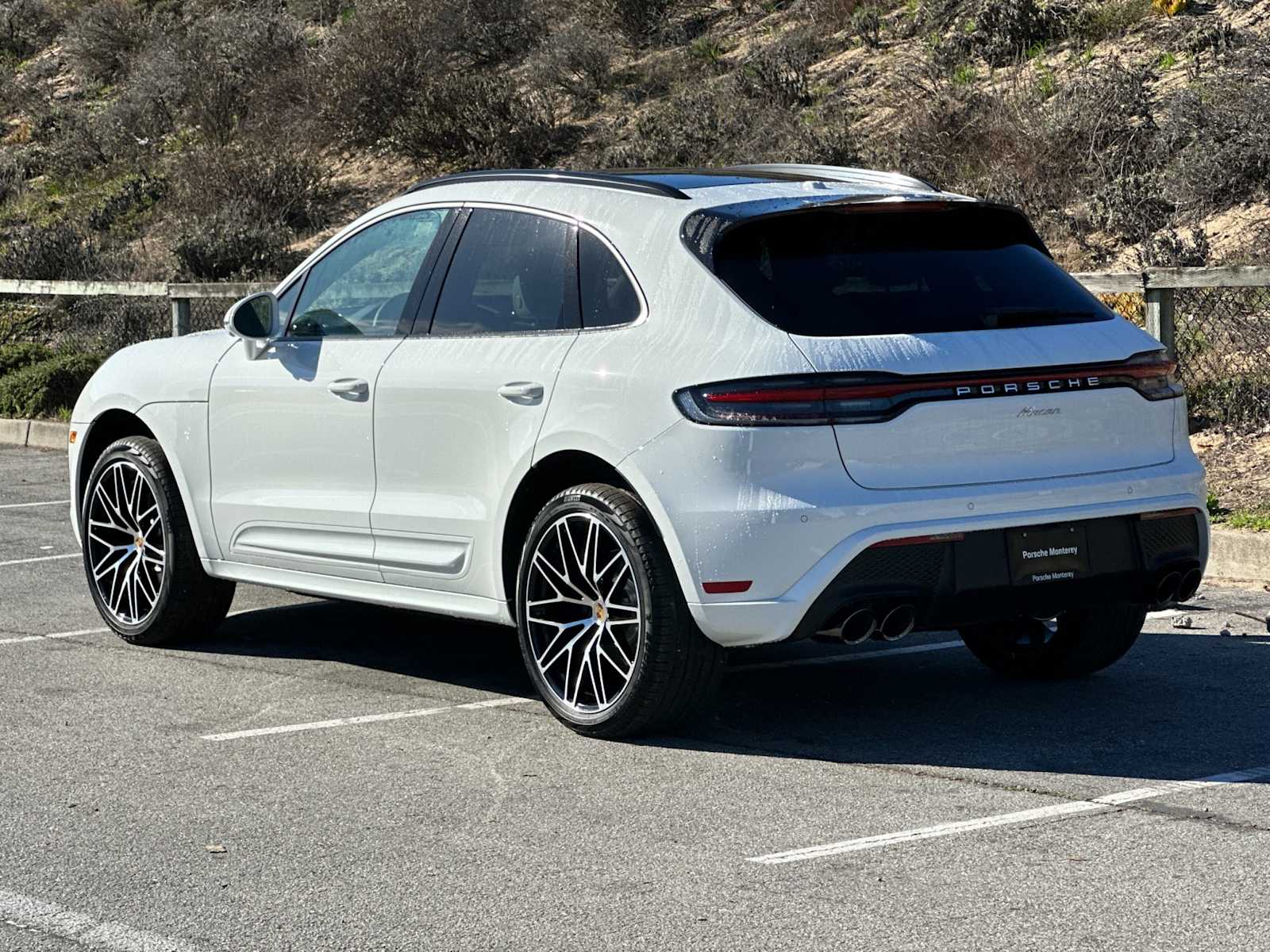 2025 Porsche Macan T photo 3