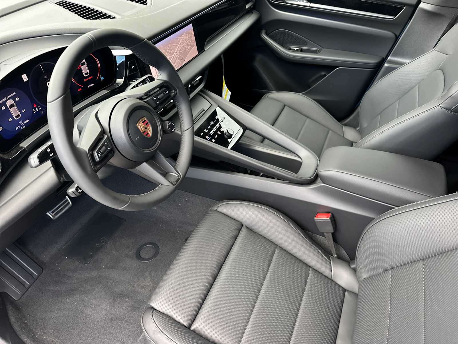 Thumbnail: 2025 Porsche Macan - 4