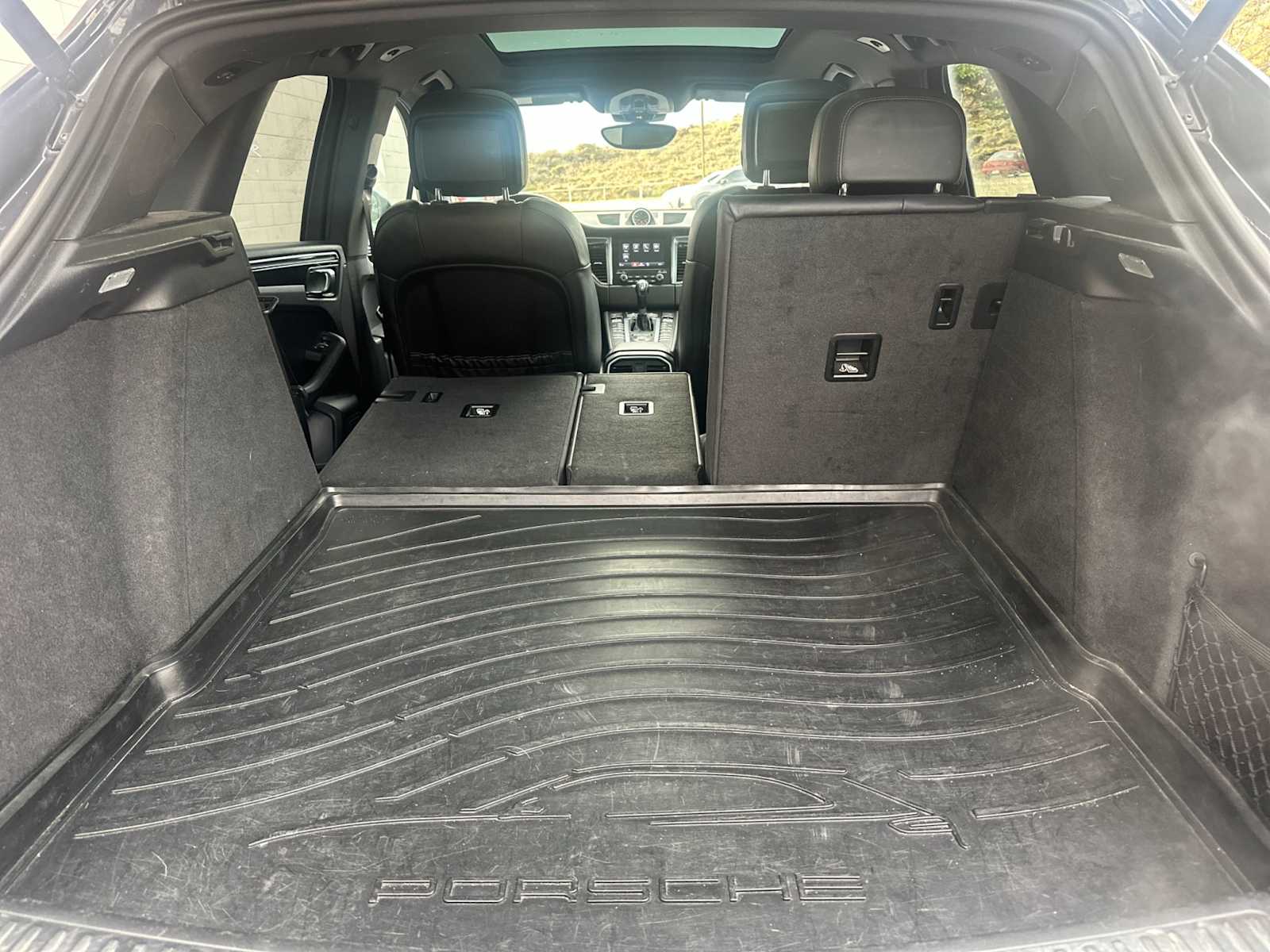 Thumbnail: 2018 Porsche Macan - 16