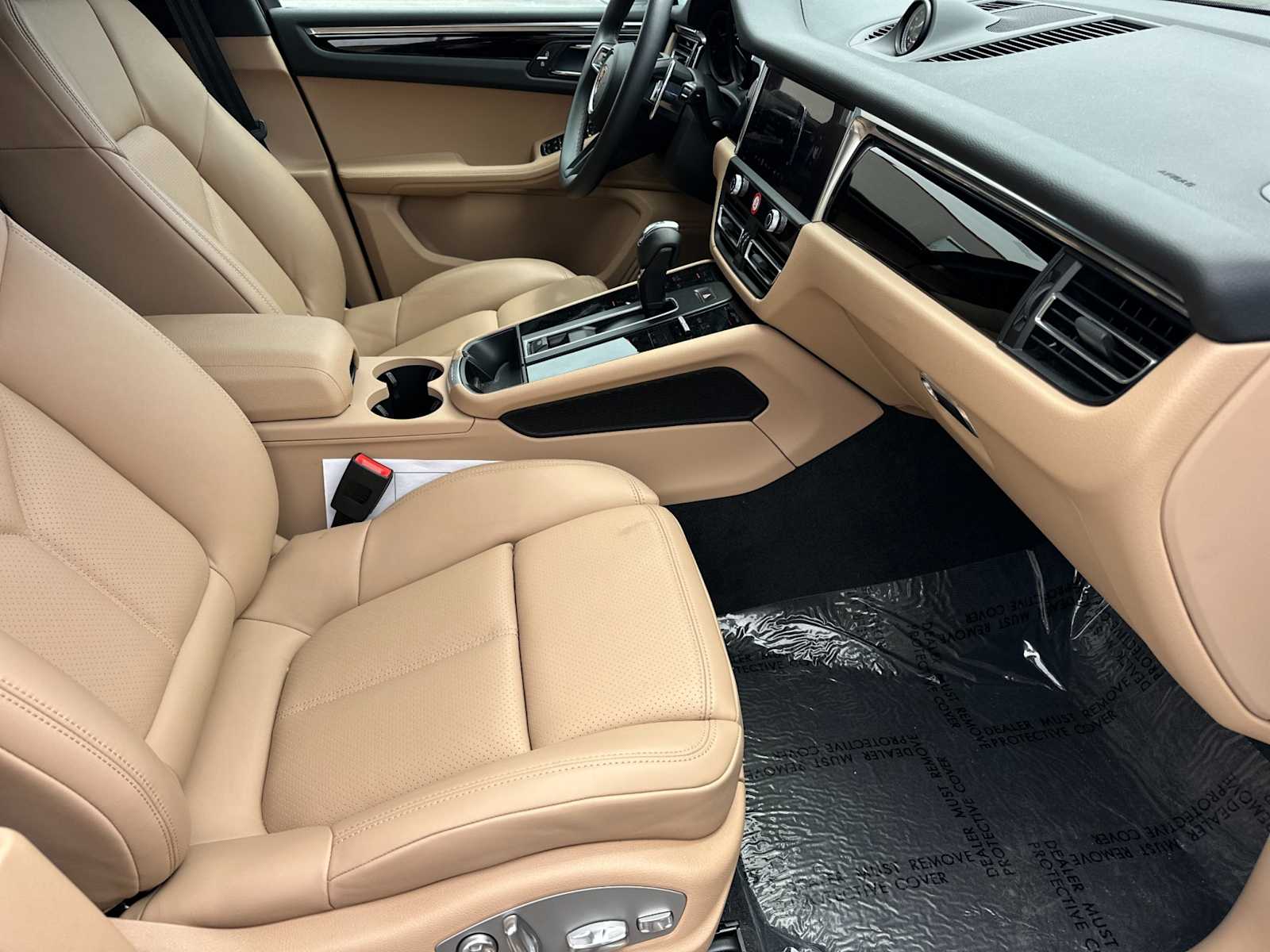 Thumbnail: 2025 Porsche Macan - 17