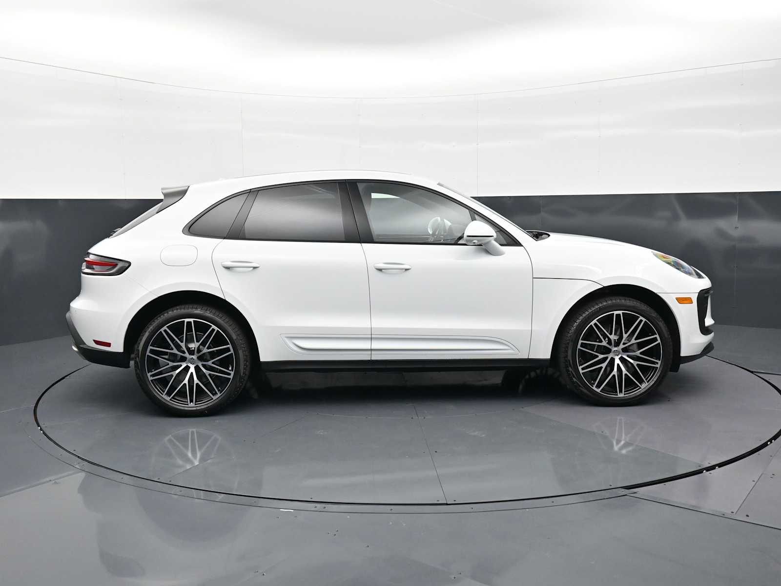 Thumbnail: 2026 Porsche Macan - 27