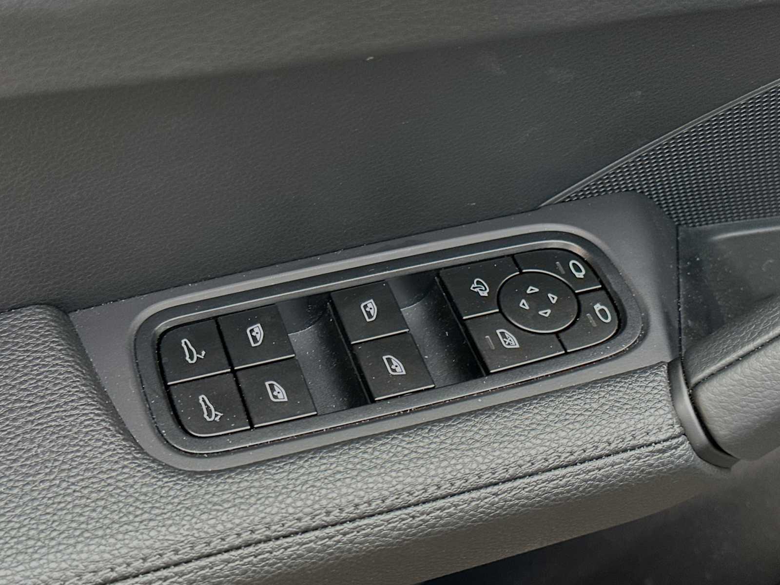 Thumbnail: 2024 Porsche Cayenne - 13